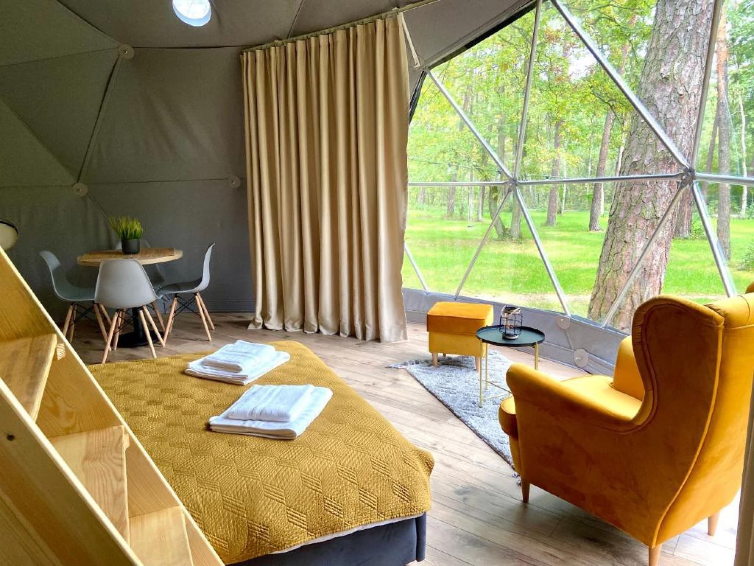 Rekreacyjny Glamping (2 Noce, 1-6 Osób) | Planeta Glamping | Zalesie Górne | Wyjątkowy Prezent