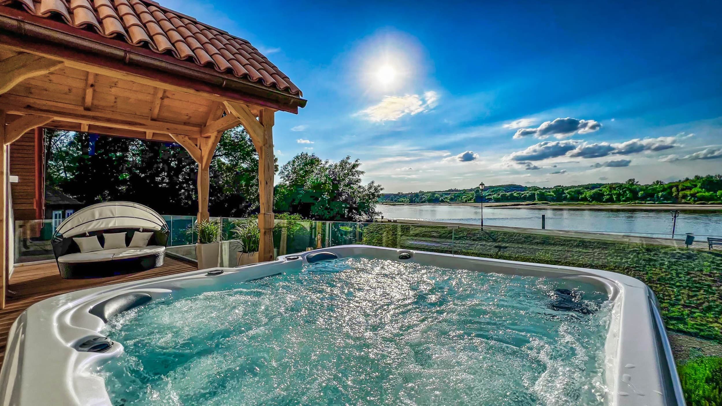 Odprężający Pobyt w Apartamencie z Jacuzzi (1 Noc, 2 Osoby) | Bulwar Residence | Kazimierz Dolny | Wyjątkowy Prezent