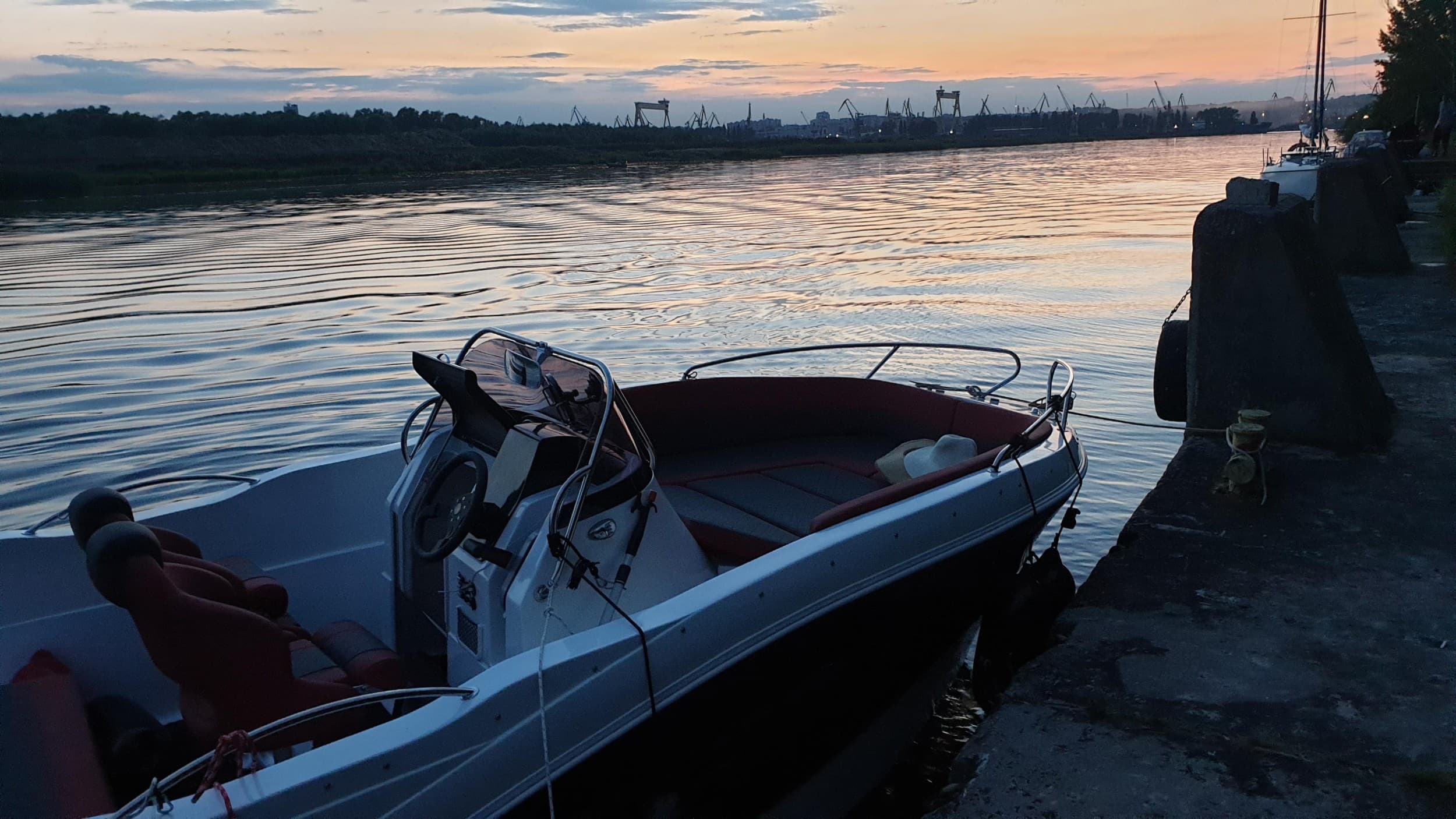 Rejs Motorówką dla Przyjaciół (3 godziny) | Szczecin | Wyjątkowy Prezent