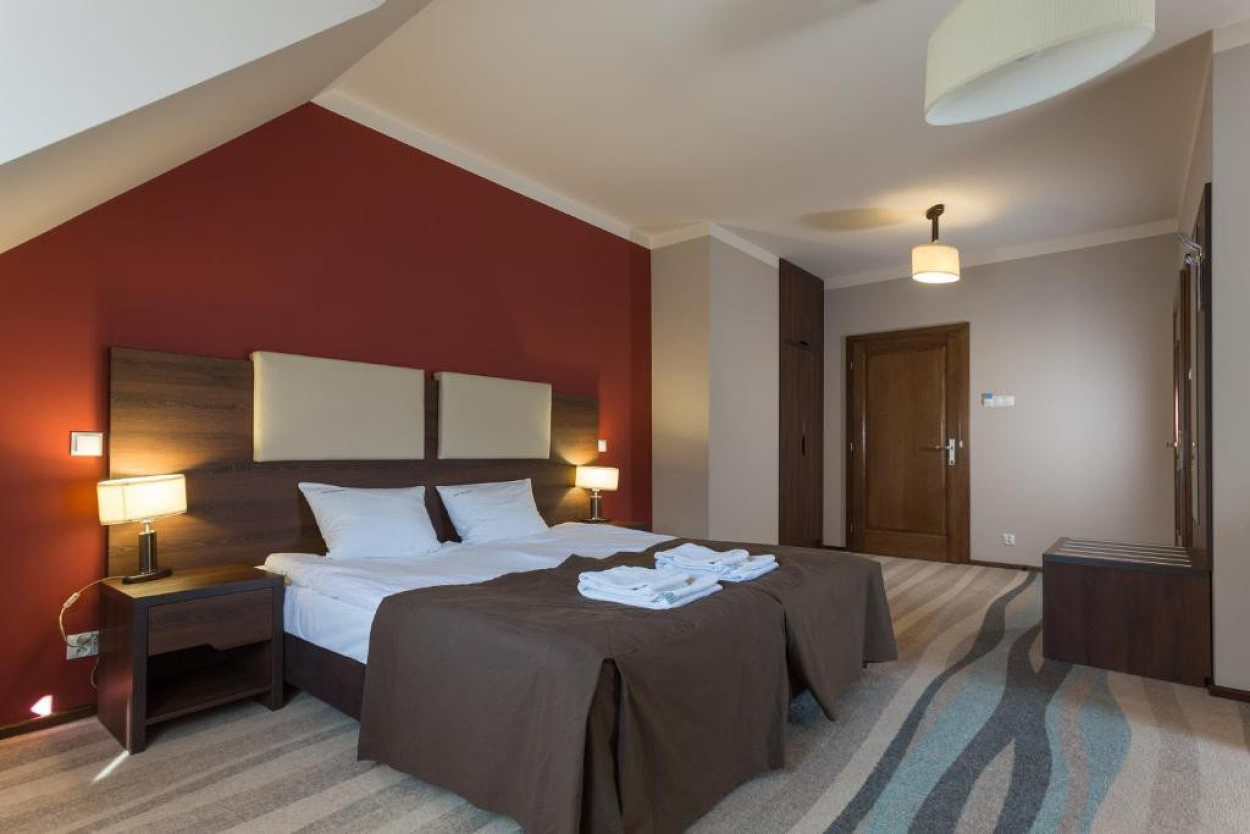 Romantyczny Pobyt (2 Noce, 2 Osoby) | Hotel Górski Raj | Poręba Wielka | Wyjątkowy Prezent