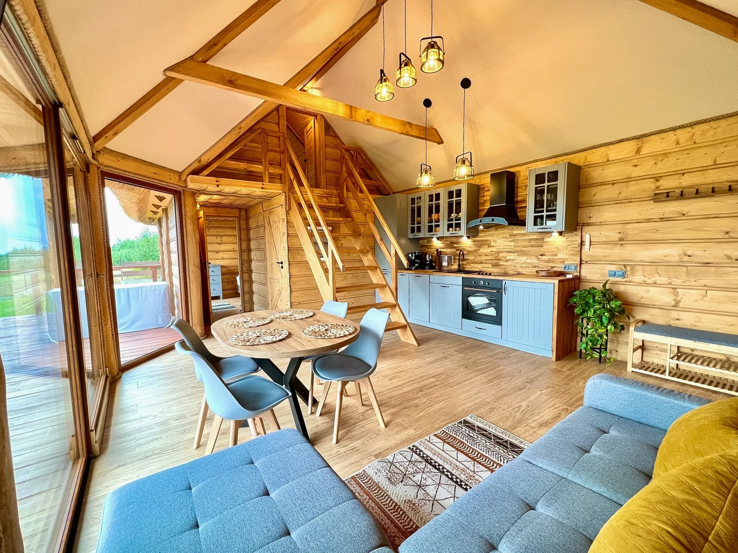 Pobyt w Chatce Dreamland (2 Noce, 1-4 Osoby) | Friland | Bodzentyn | Wyjątkowy Prezent