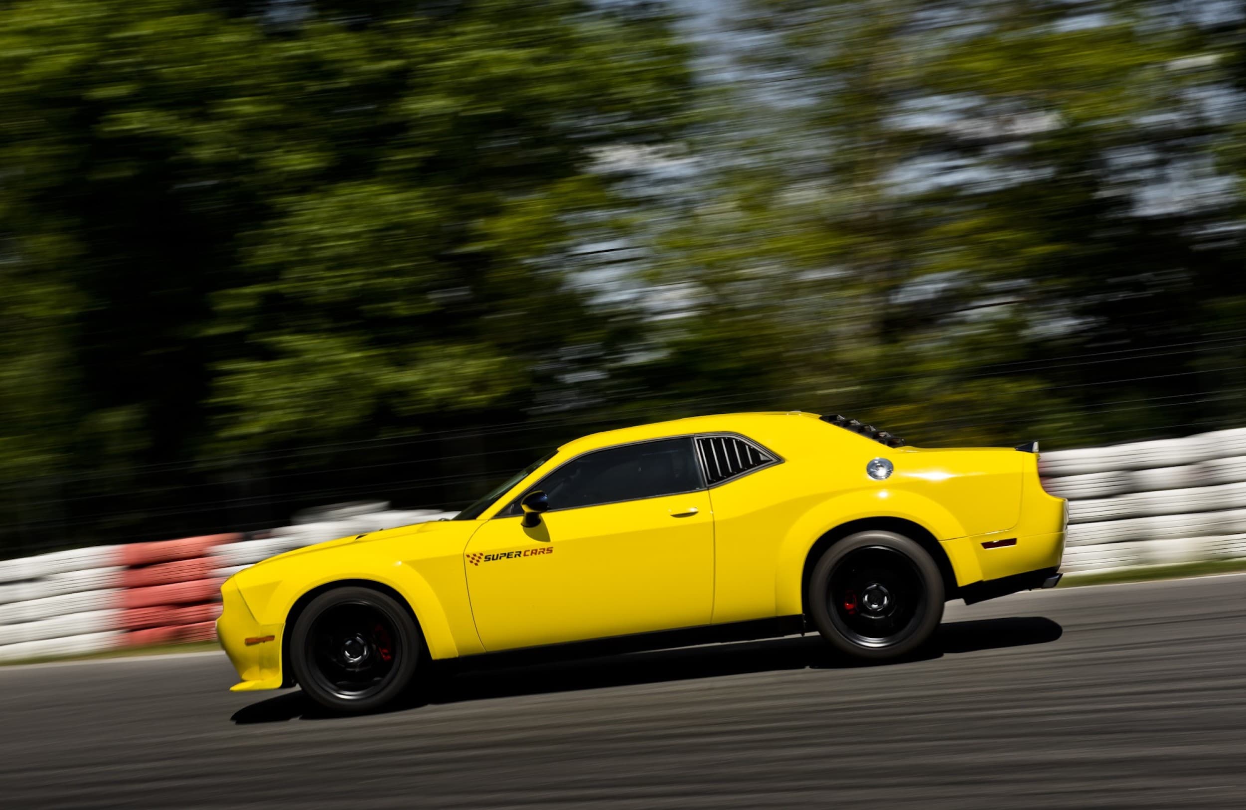 Jazda Dodge Challenger | 1 okrążenie | Wiele Lokalizacji | Wyjątkowy Prezent