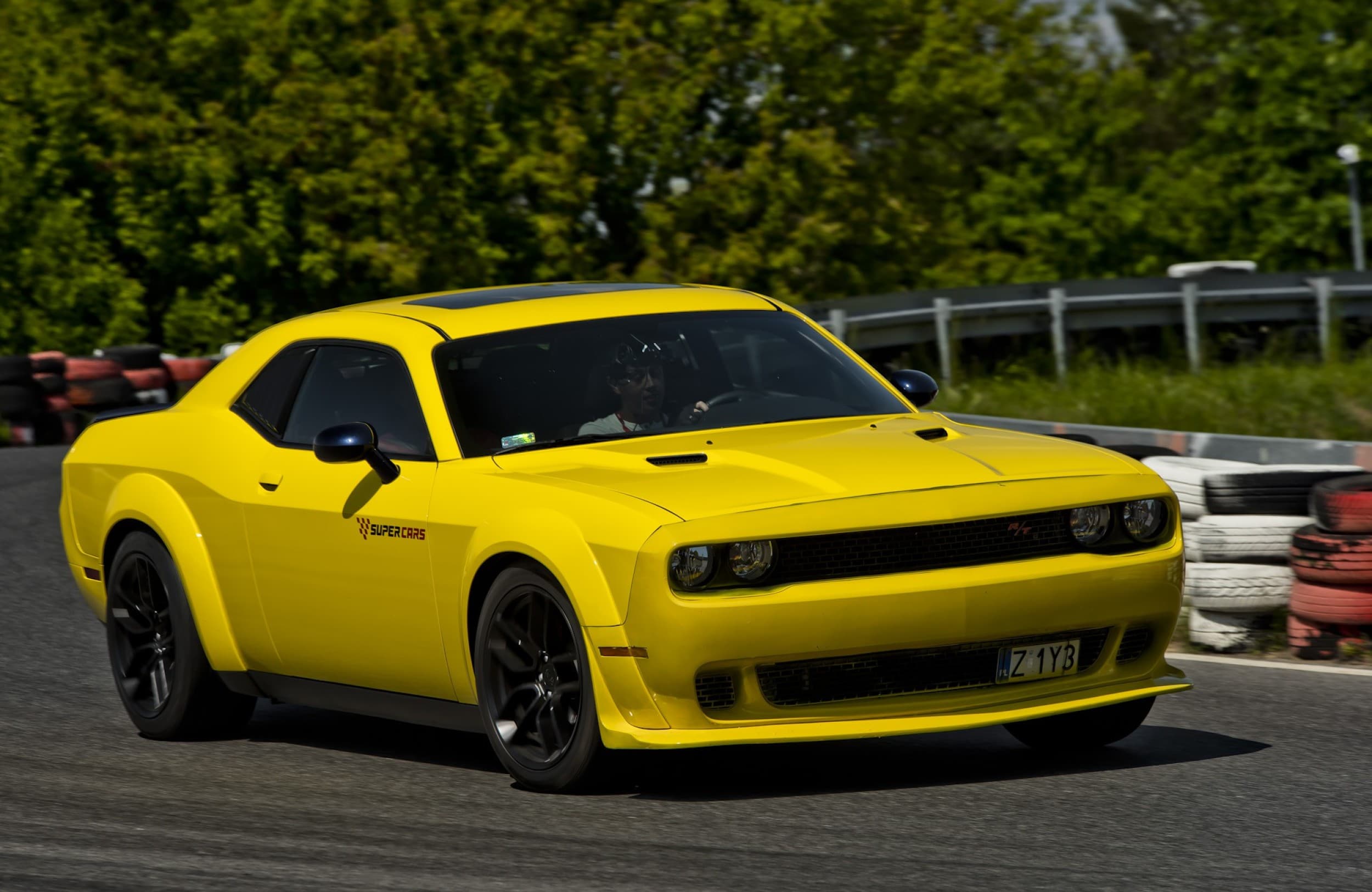 Jazda Dodge Challenger | 1 okrążenie | Wiele Lokalizacji | Wyjątkowy Prezent