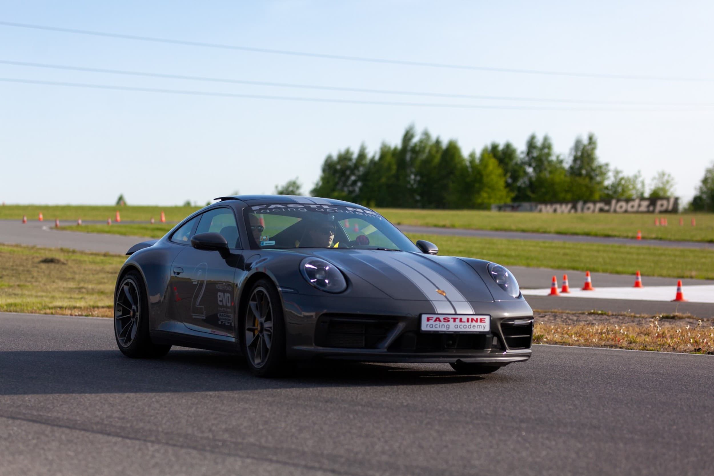 Jazda Porsche 911 Carrera 4 GTS (1 okrążenie) | Wiele lokalizacji 