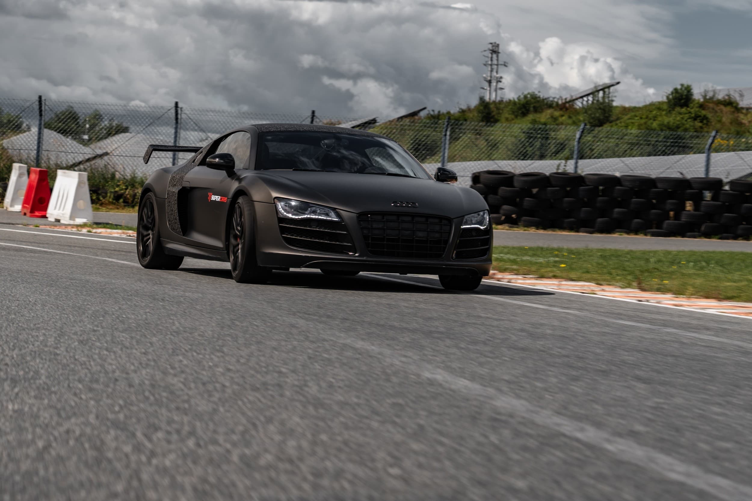 Jazda Audi R8 V10 | 2 okrążenia| Wiele Lokalizacji | Wyjątkowy Prezent