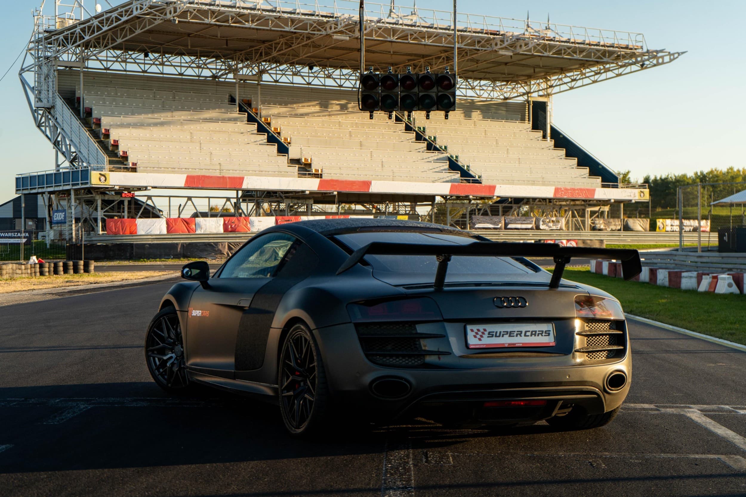 Jazda Audi R8 V10 | 2 okrążenia| Wiele Lokalizacji | Wyjątkowy Prezent