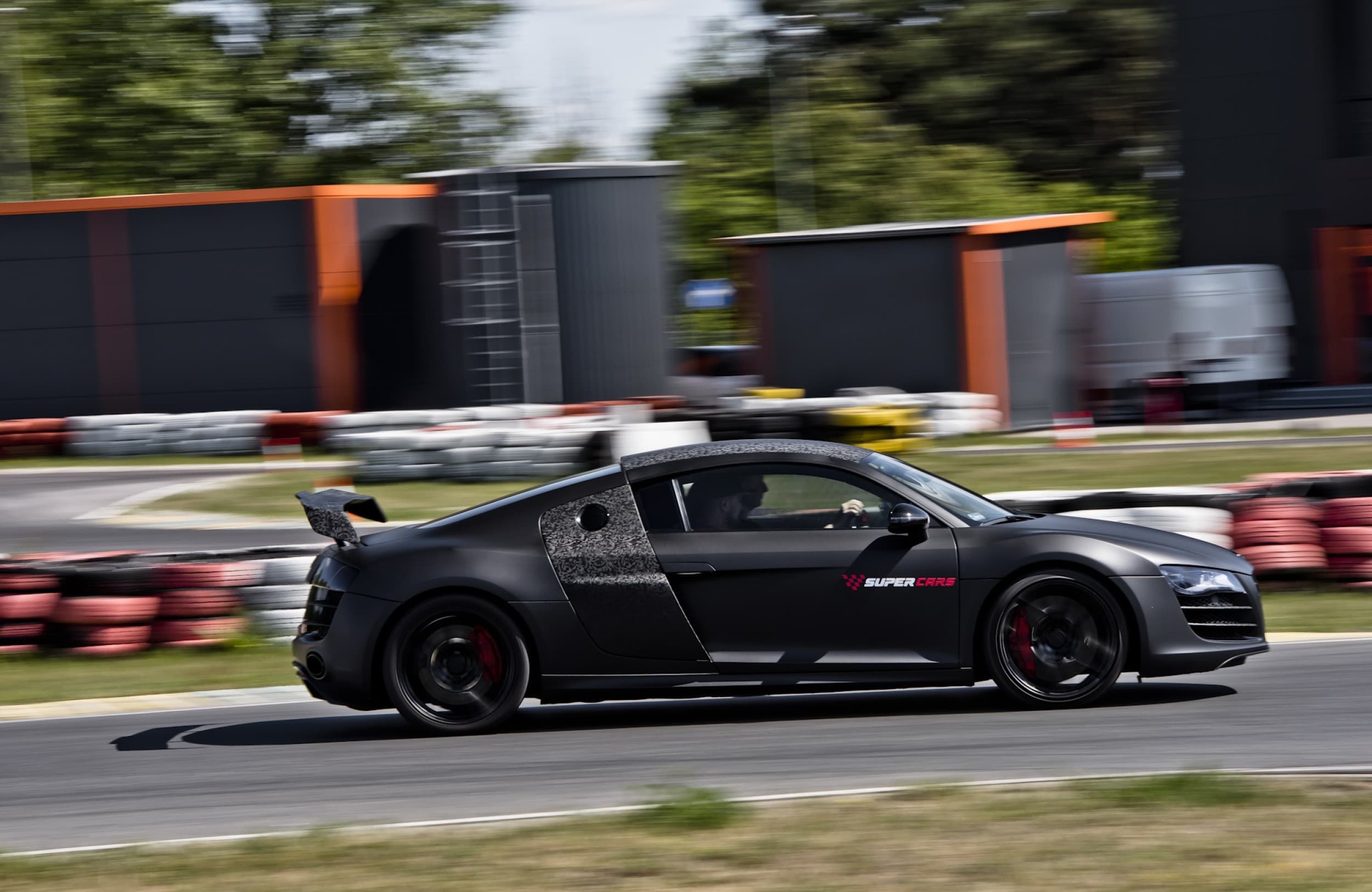 Jazda Audi R8 V10 | 2 okrążenia| Wiele Lokalizacji | Wyjątkowy Prezent