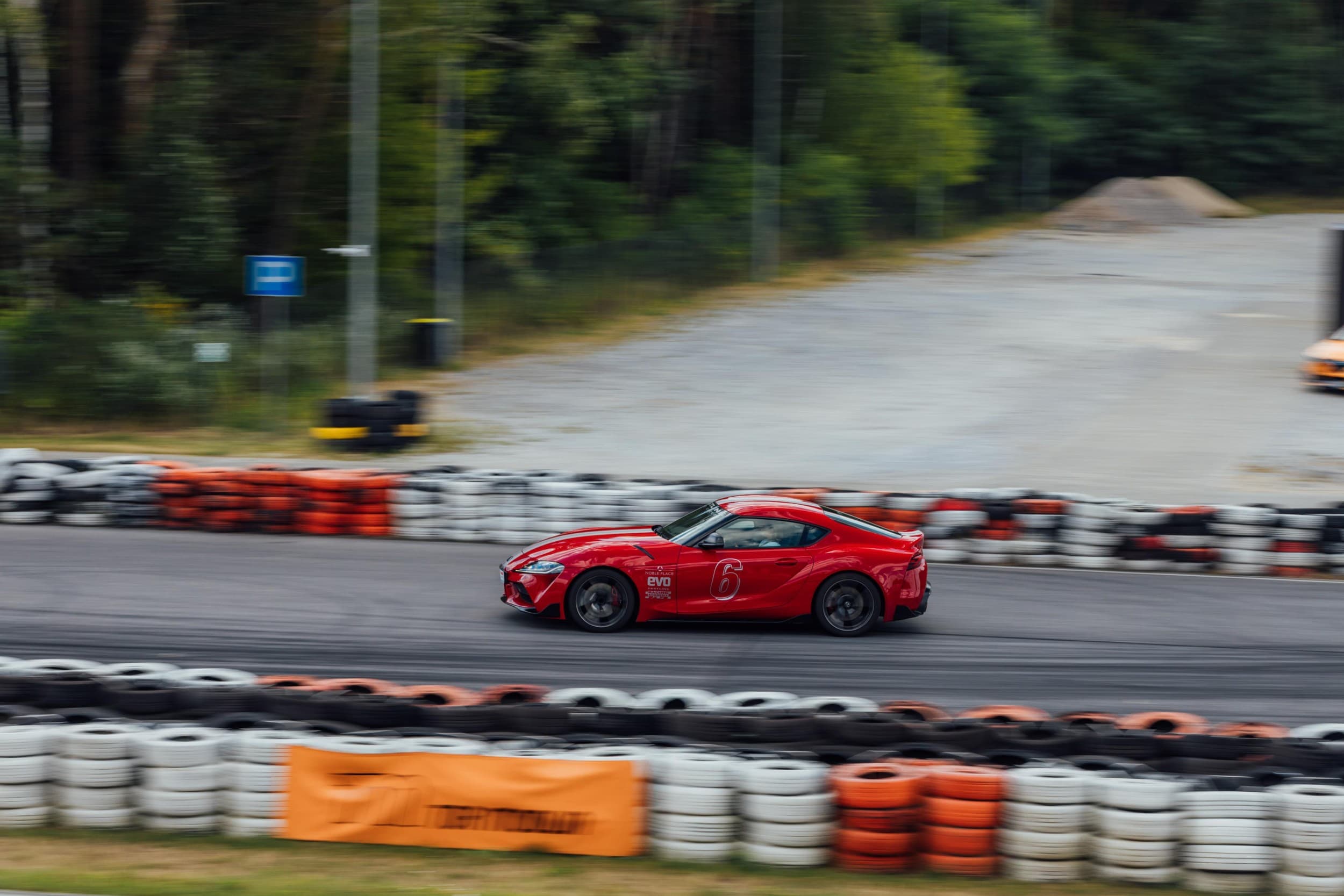Jazda Toyota GR Supra na Torze Głównym (2 okrążenia) | Poznań (okolice) | Wyjątkowy Prezent