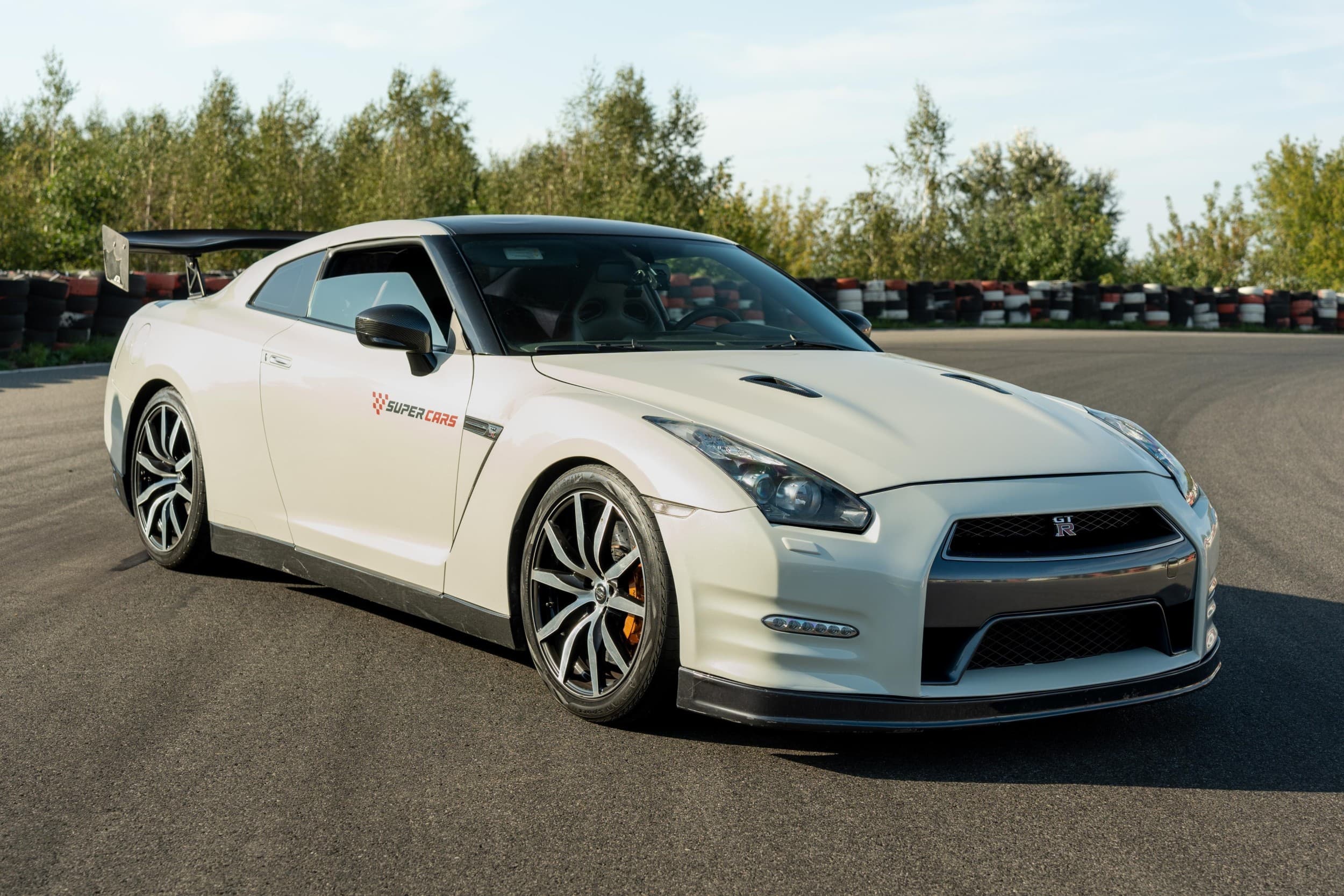 Pojedynek Ferrari F430 vs. Nissan GTR | 4 okrążenia | Wiele Lokalizacji | Wyjątkowy Prezent