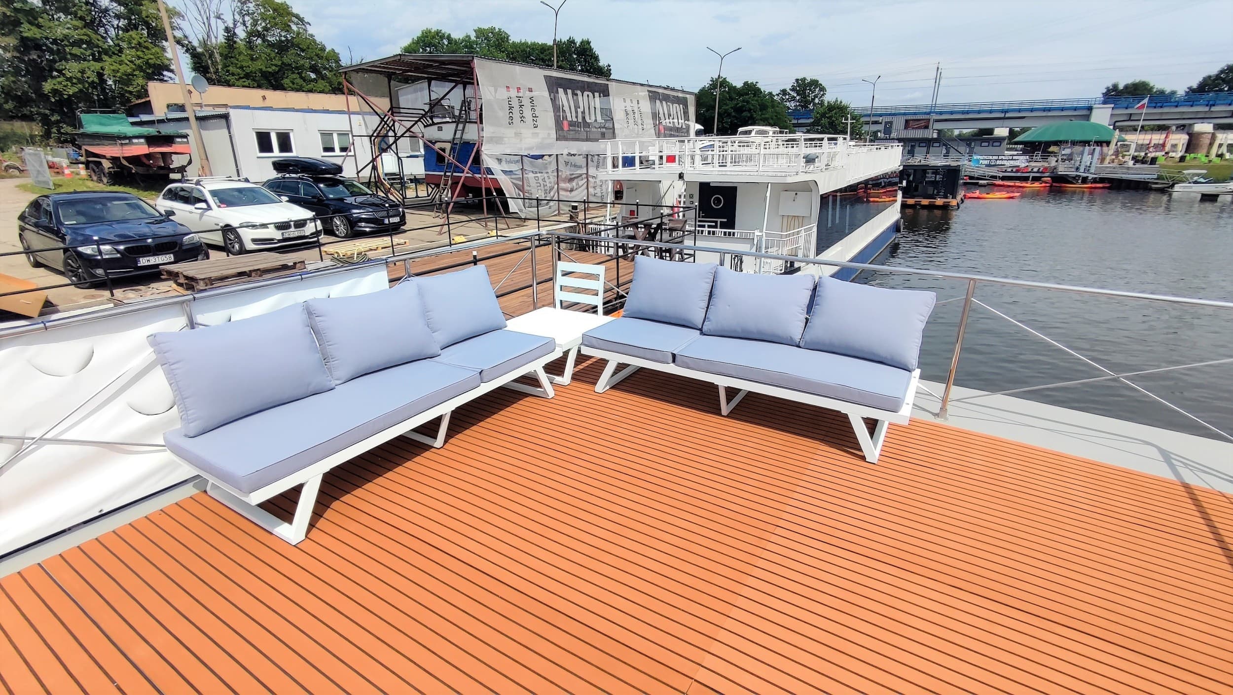 Odprężający Pobyt w Domku na Wodzie (1 Noc, 1-7 Osób) | HouseBoat Odra | Uraz | Wyjątkowy Prezent