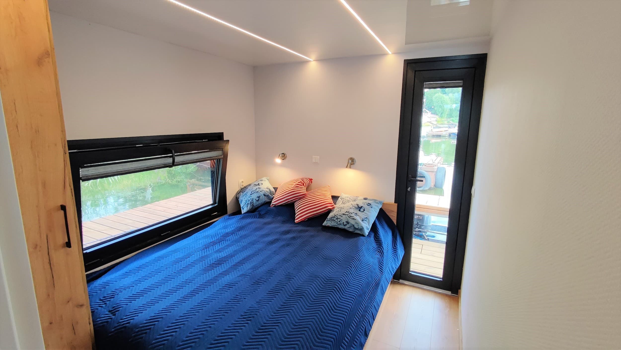 Odprężający Pobyt w Domku na Wodzie (1 Noc, 1-7 Osób) | HouseBoat Odra | Uraz | Wyjątkowy Prezent