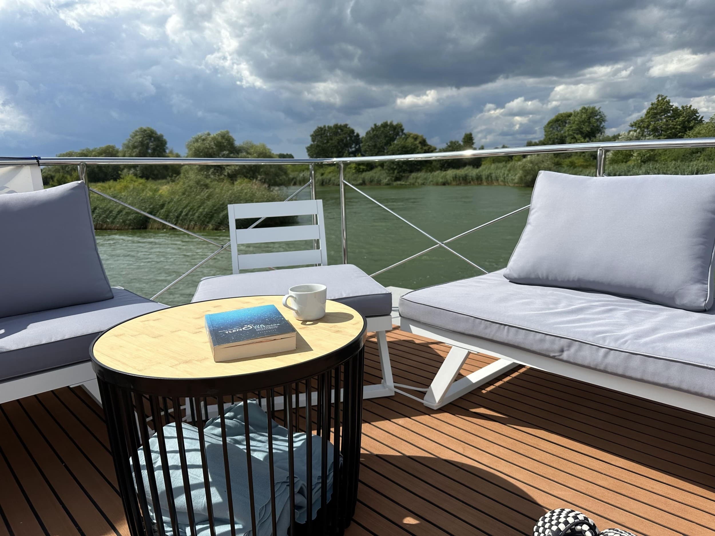 Odprężający Pobyt w Domku na Wodzie (1 Noc, 1-7 Osób) | HouseBoat Odra | Uraz | Wyjątkowy Prezent