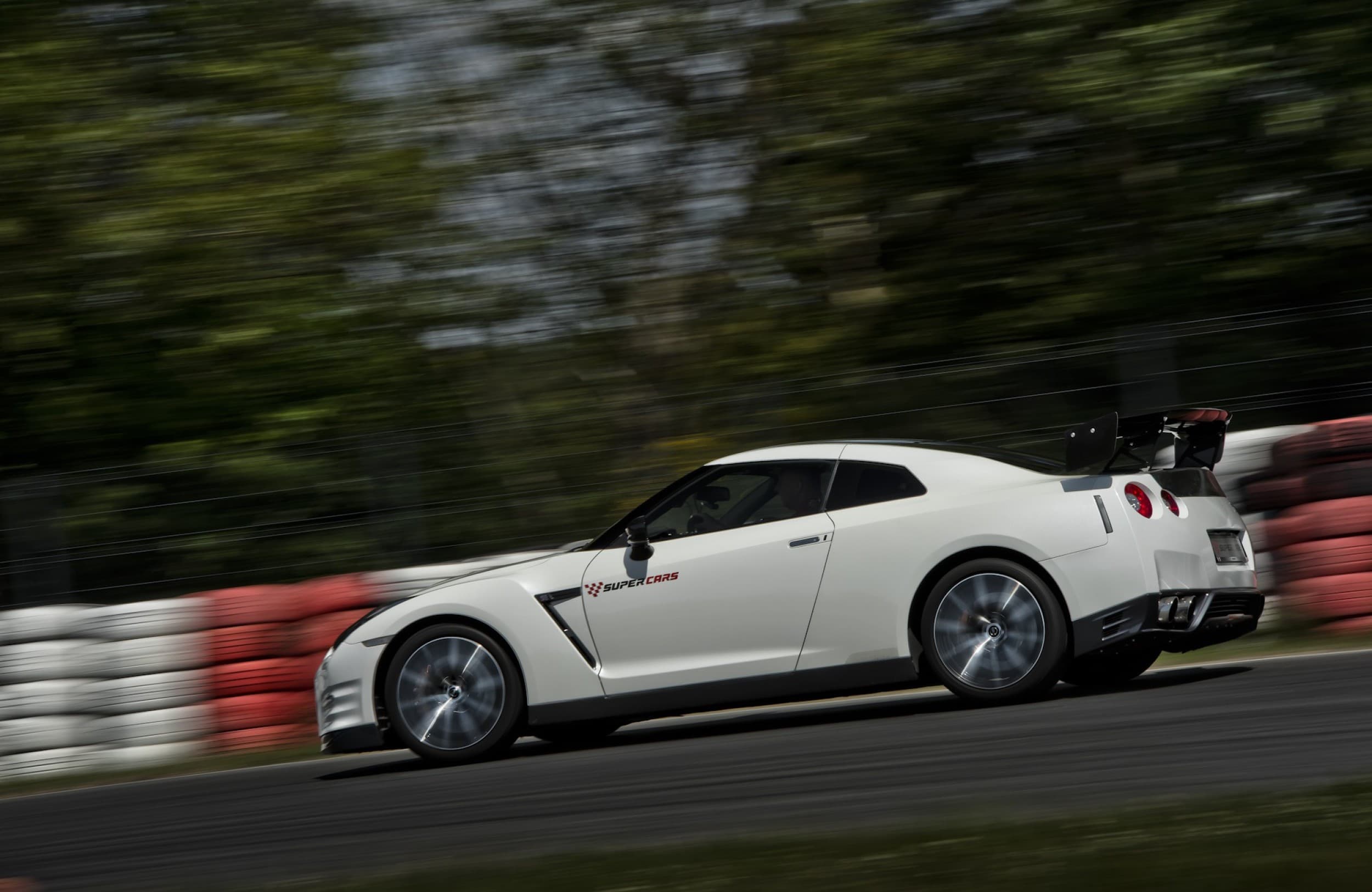 Jazda Nissanem GTR VIP Extreme | 2 okrążenia | Wiele Lokalizacji | Wyjątkowy Prezent