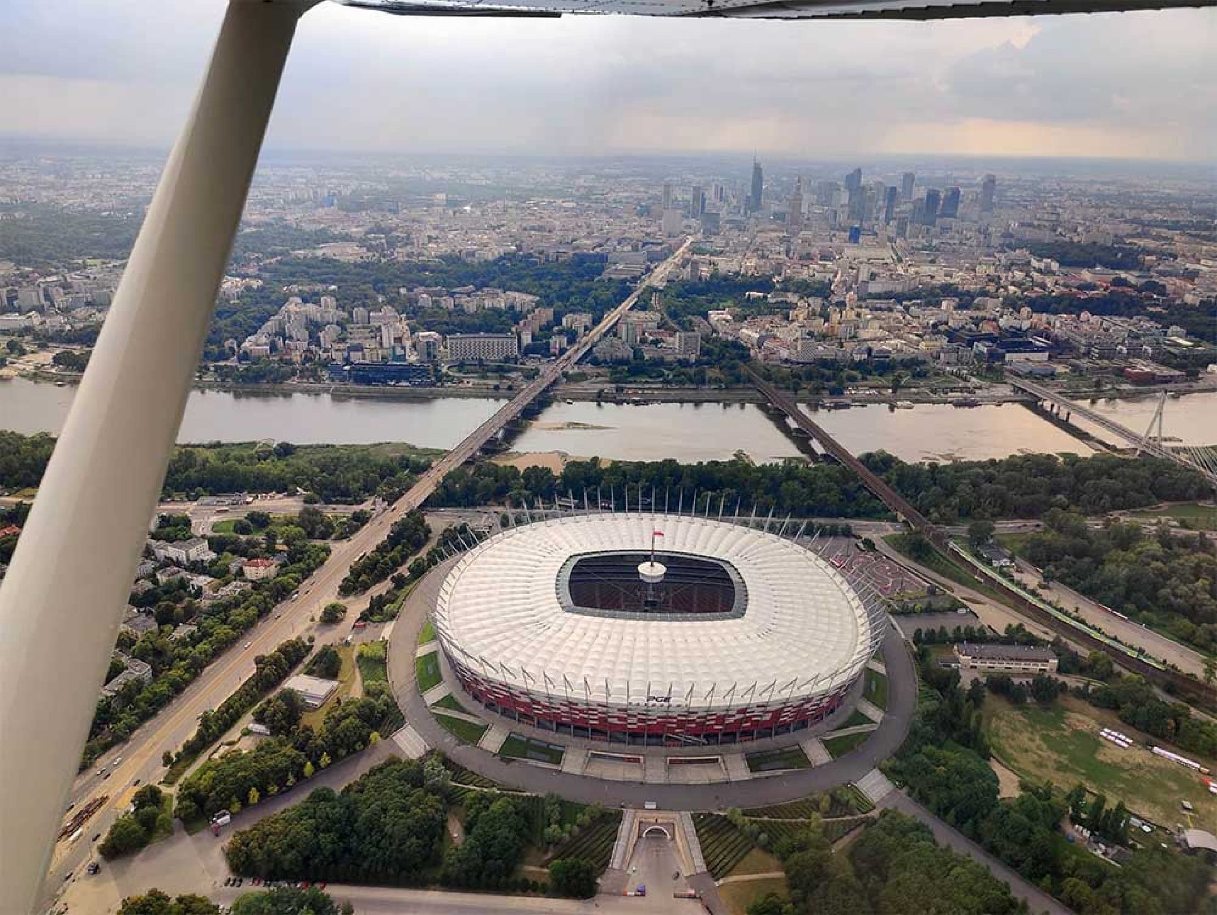Lot Widokowy Samolotem Cessną dla Przyjaciół (30 minut) | Warszawa | Wyjątkowy Prezent