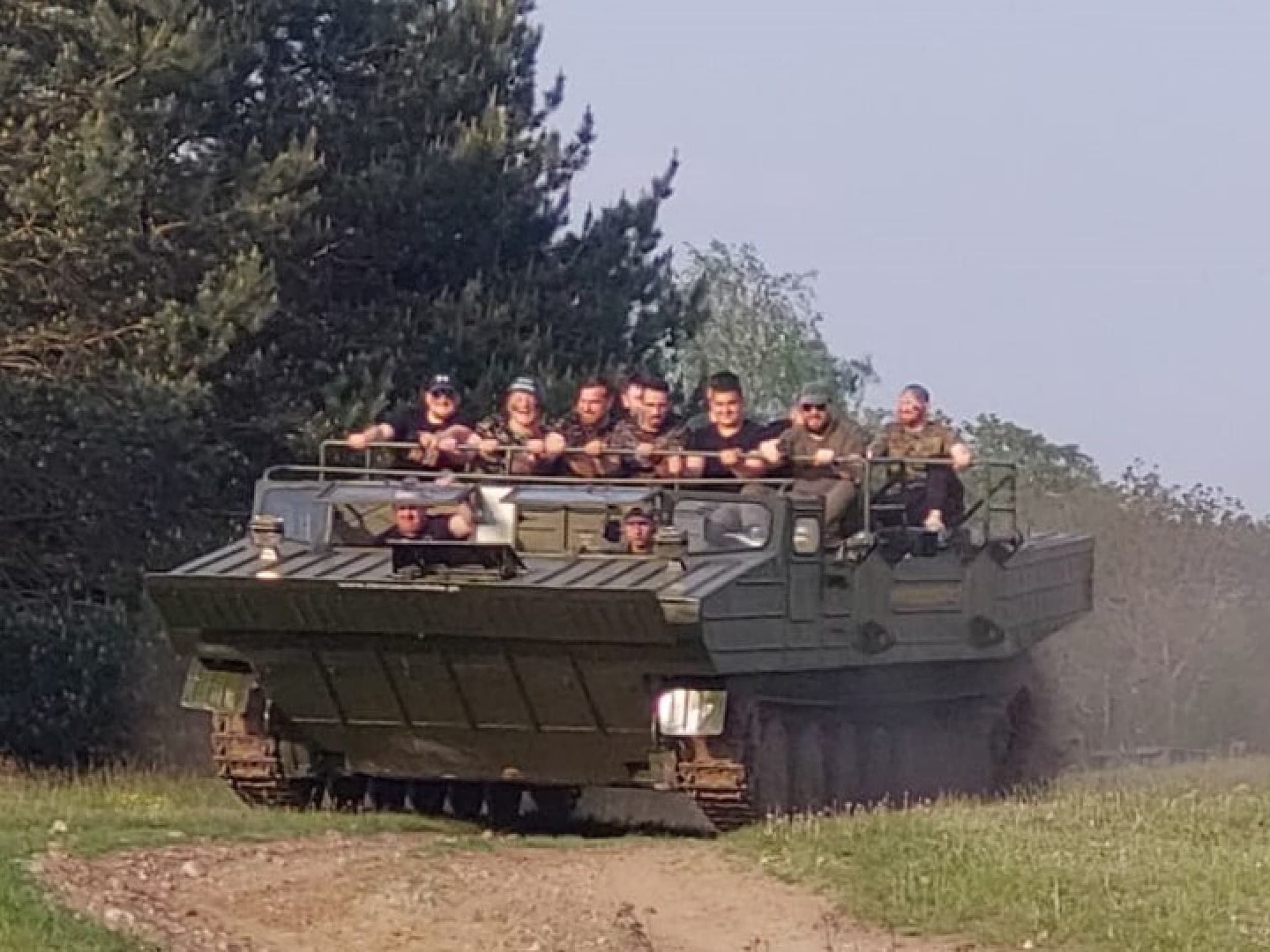 Przejażdżka Amfibią Gąsienicową dla Przyjaciół | Dąbrówka Kościelna | Wyjątkowy Prezent