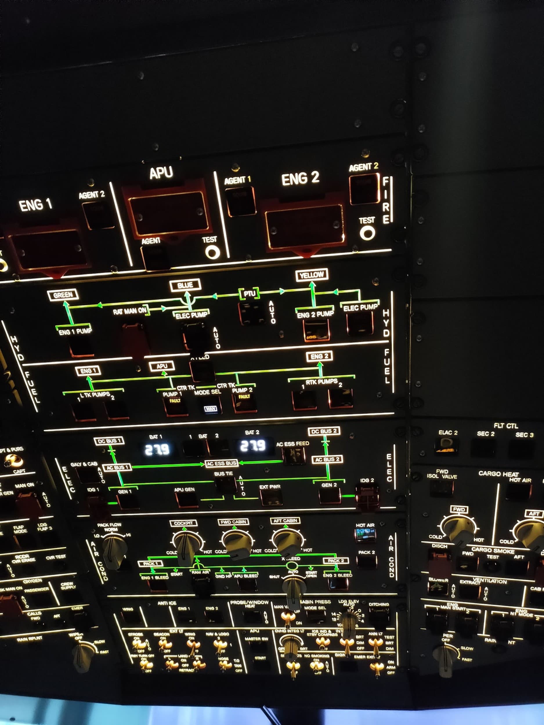 Lot w Symulatorze Airbus A320 (30 minut) | Warszawa | Wyjątkowy Prezent