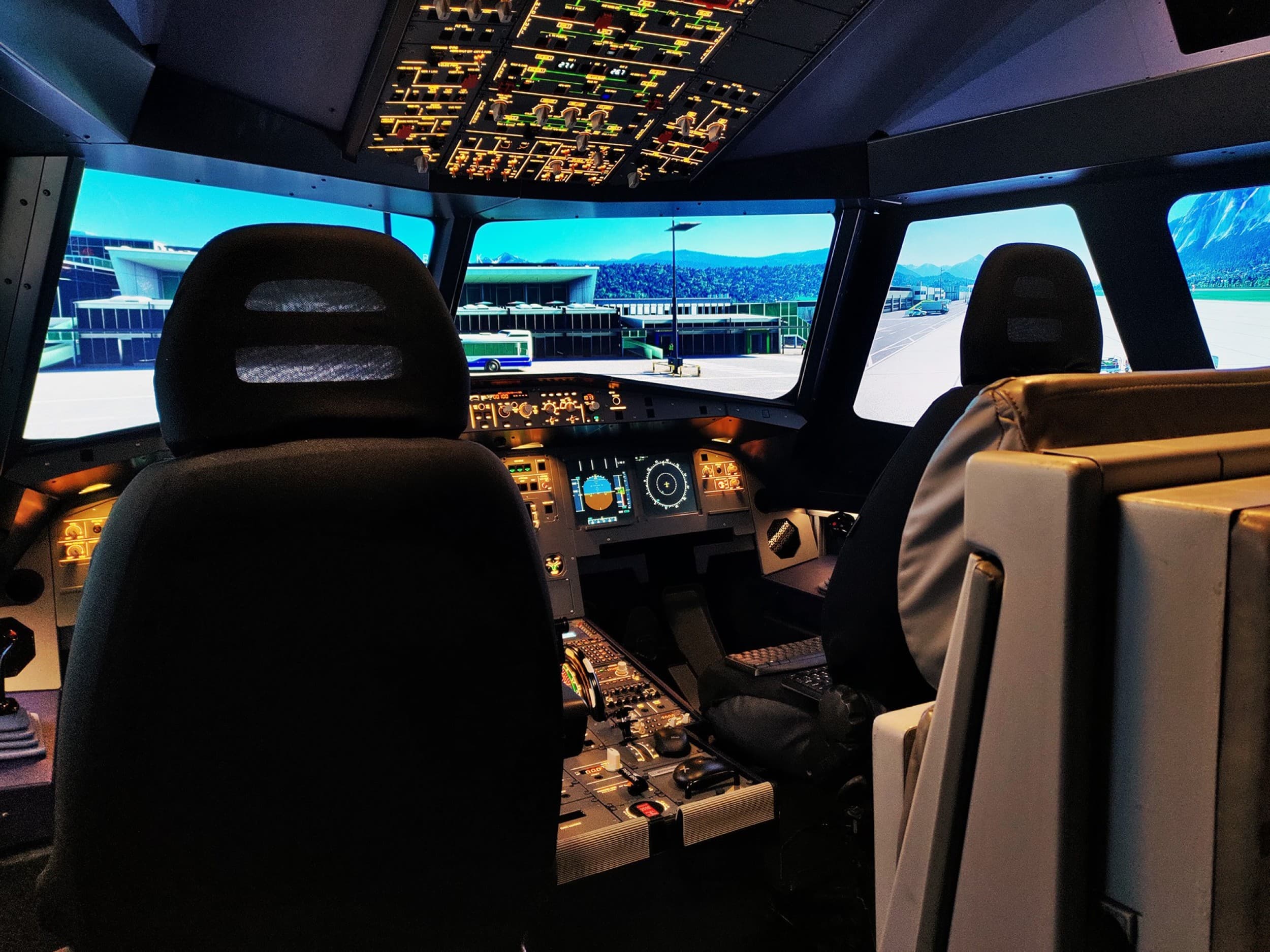 Lot w Symulatorach Boeing B737 i Airbus A320 (60 minut) | Warszawa | Wyjątkowy Prezent