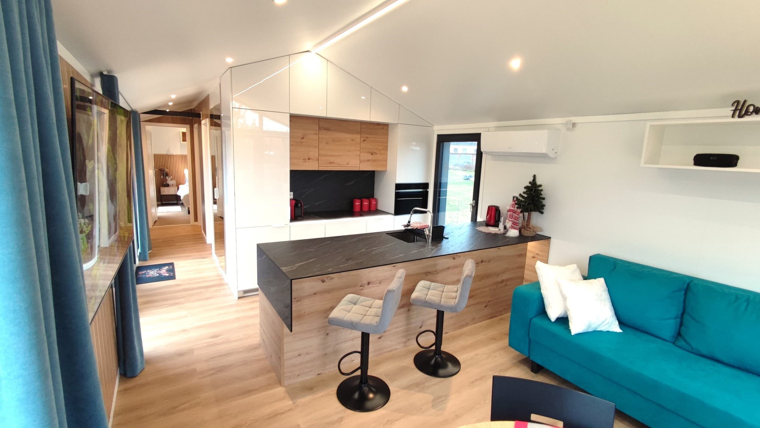 Odprężający Pobyt w Domku na Skraju Rzeki (1 Noc, 1-6 Osób) | HouseBoat Odra | Uraz | Wyjątkowy Prezent