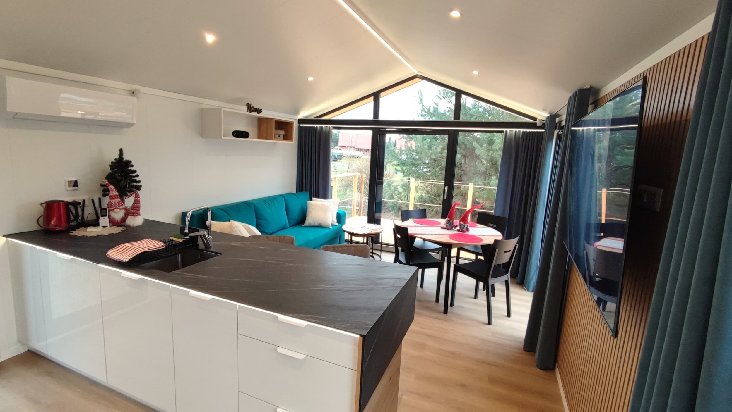 Odprężający Pobyt w Domku na Skraju Rzeki (1 Noc, 1-6 Osób) | HouseBoat Odra | Uraz | Wyjątkowy Prezent