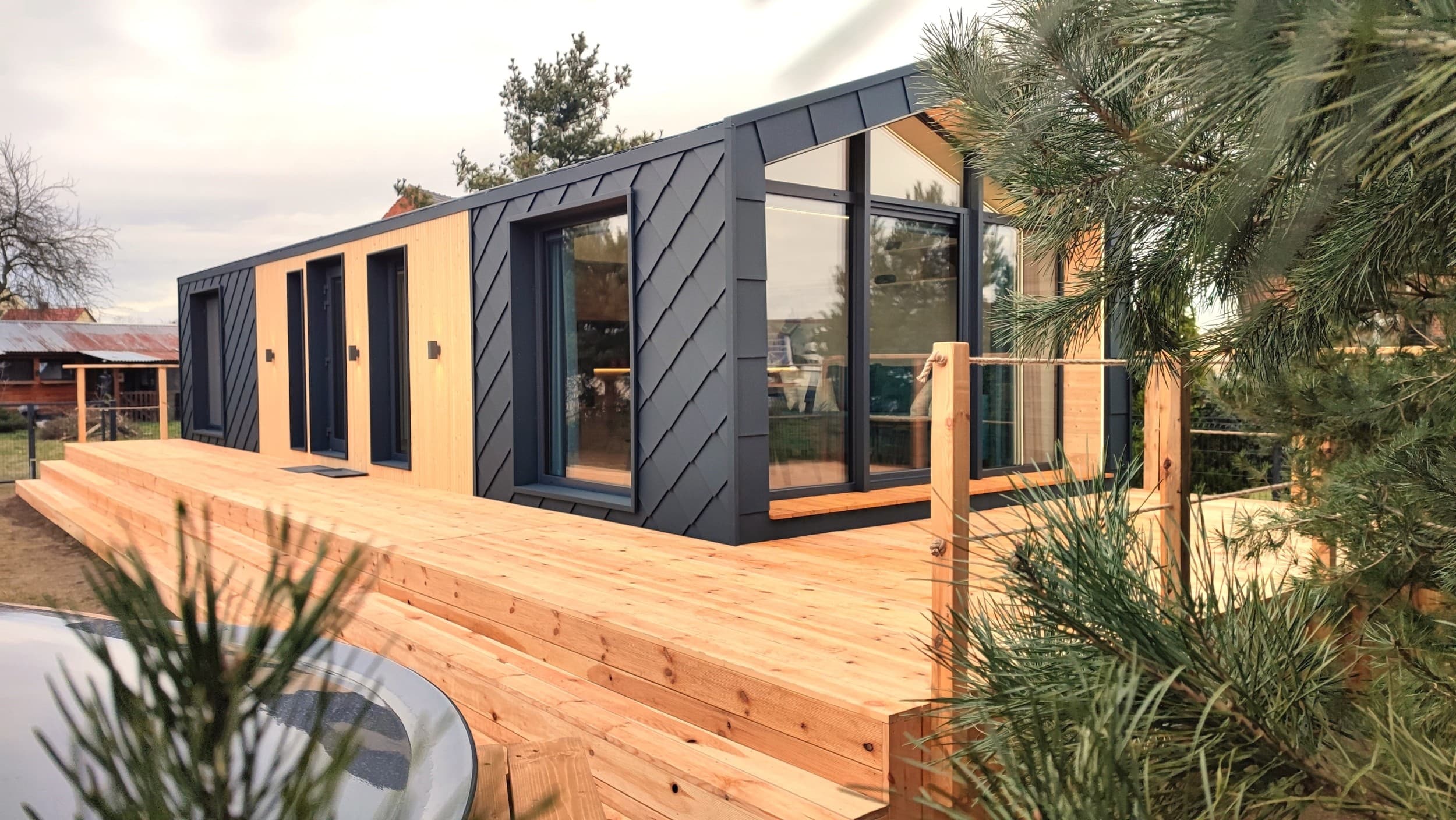 Odprężający Pobyt w Domku na Skraju Rzeki (1 Noc, 1-6 Osób) | HouseBoat Odra | Uraz | Wyjątkowy Prezent