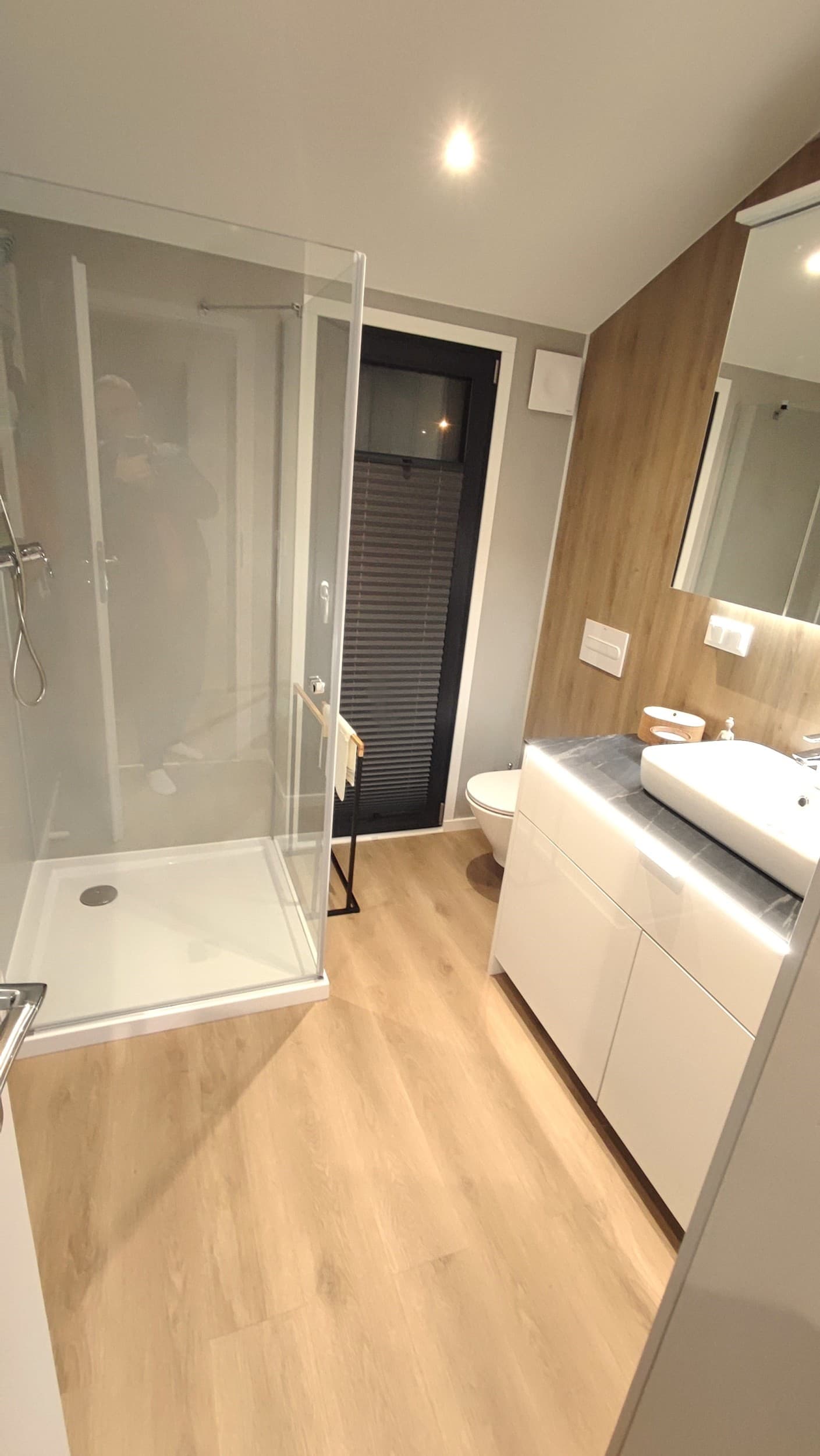 Odprężający Pobyt w Domku na Skraju Rzeki (1 Noc, 1-6 Osób) | HouseBoat Odra | Uraz | Wyjątkowy Prezent
