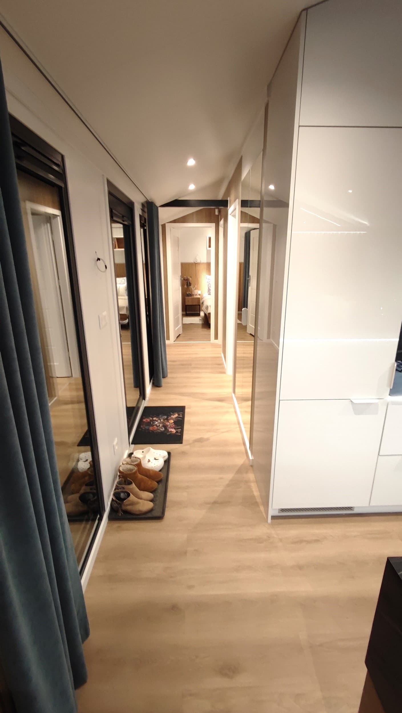 Odprężający Pobyt w Domku na Skraju Rzeki (1 Noc, 1-6 Osób) | HouseBoat Odra | Uraz | Wyjątkowy Prezent