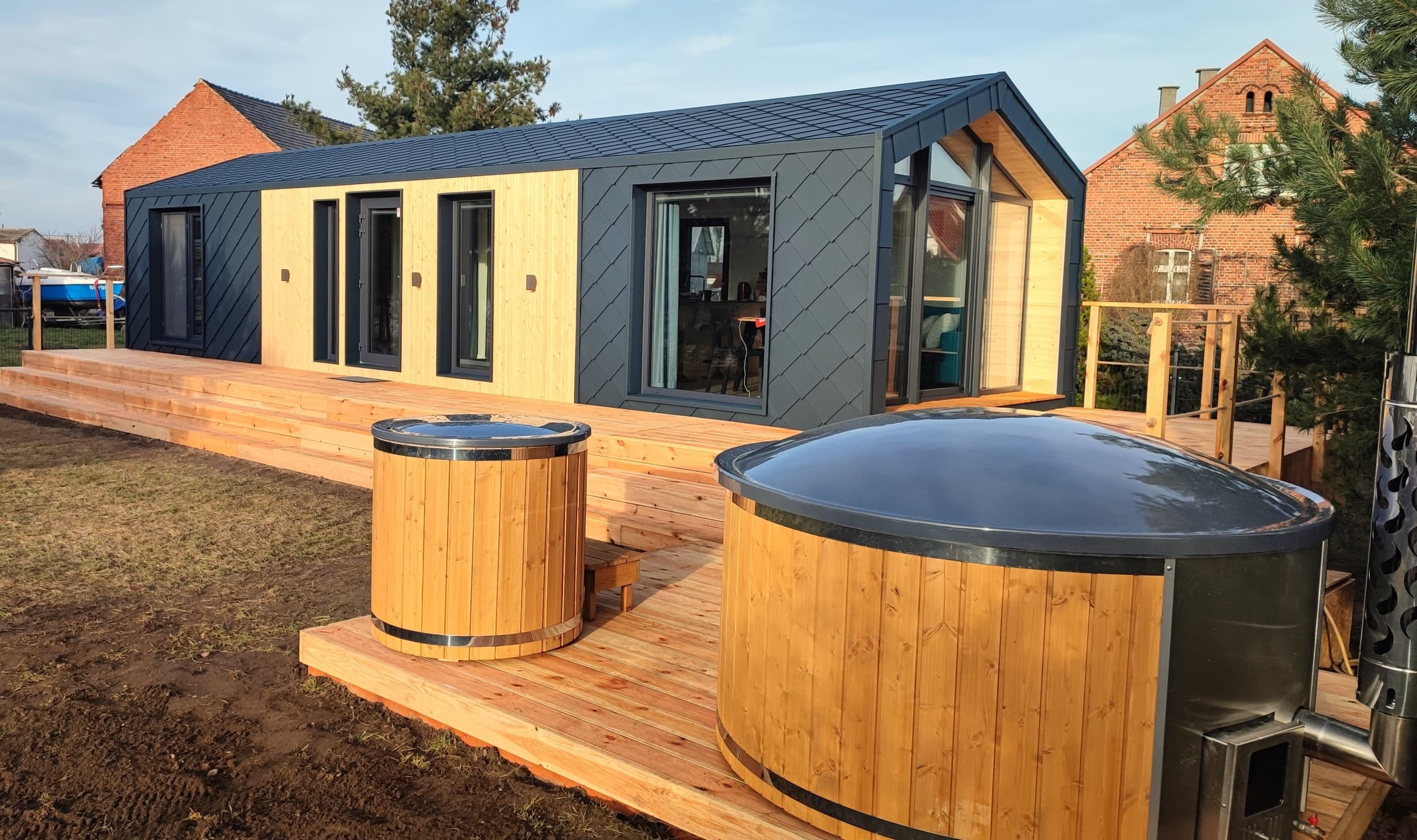 Odprężający Pobyt w Domku na Skraju Rzeki (2 Noce, 1-6 Osób) | HouseBoat Odra | Uraz | Wyjątkowy Prezent
