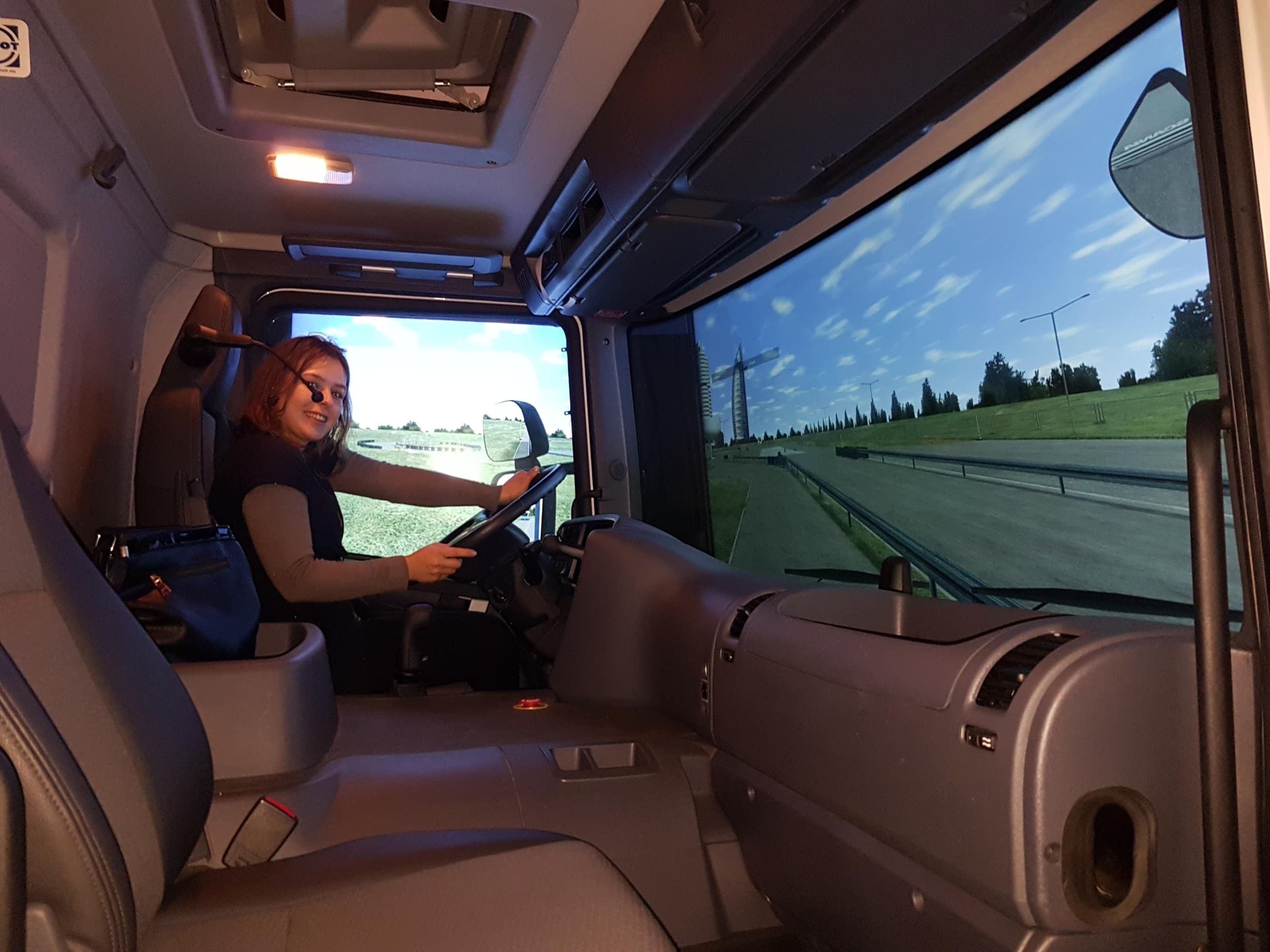 Jazda w Symulatorze Autobusu i Samochodu Ciężarowego | Piastów | Wyjątkowy Prezent