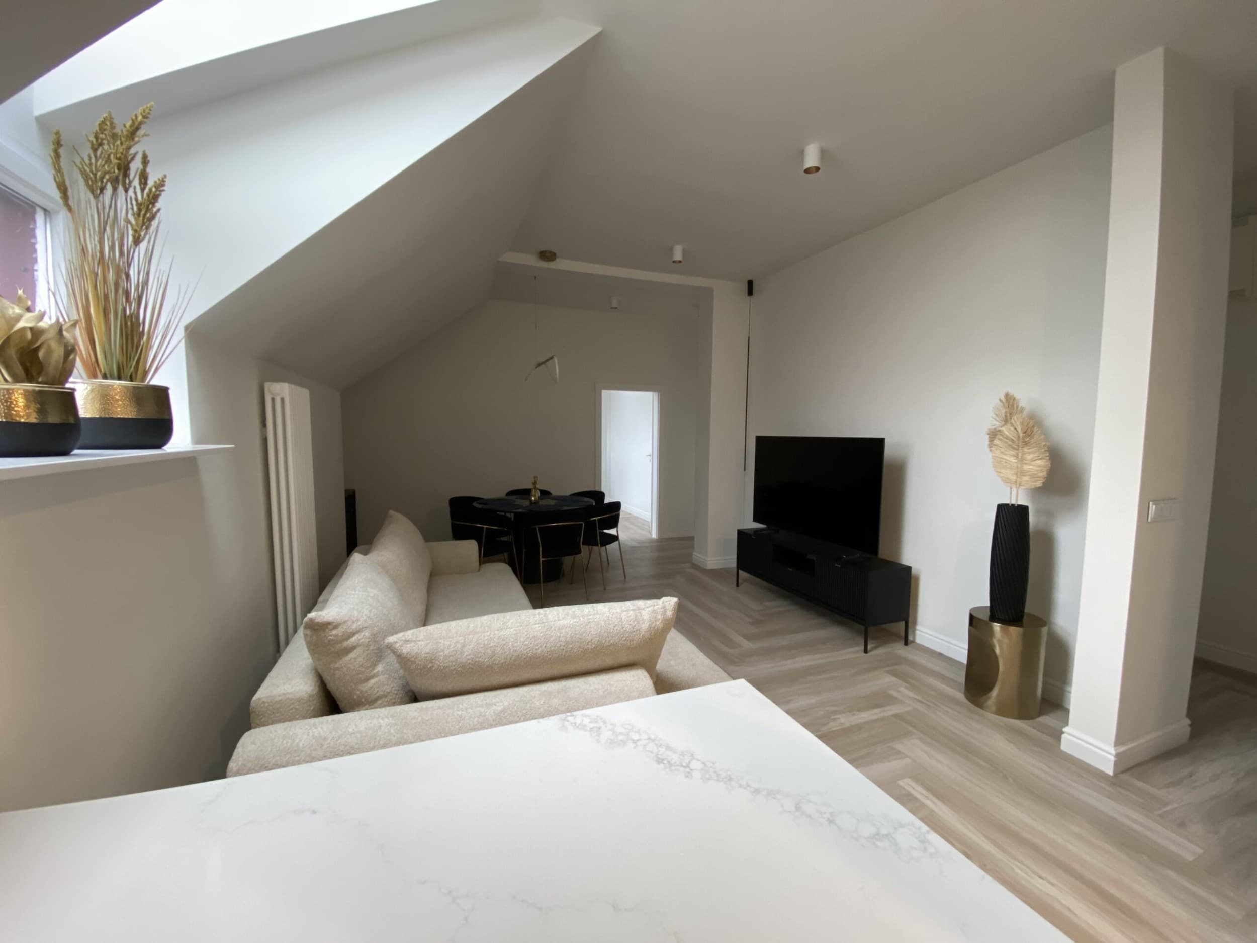 Pobyt w Apartamencie Superior (2 Noce, 1-4 Osoby) | Srebrna Luxury Apartments | Łódź | Wyjątkowy Prezent