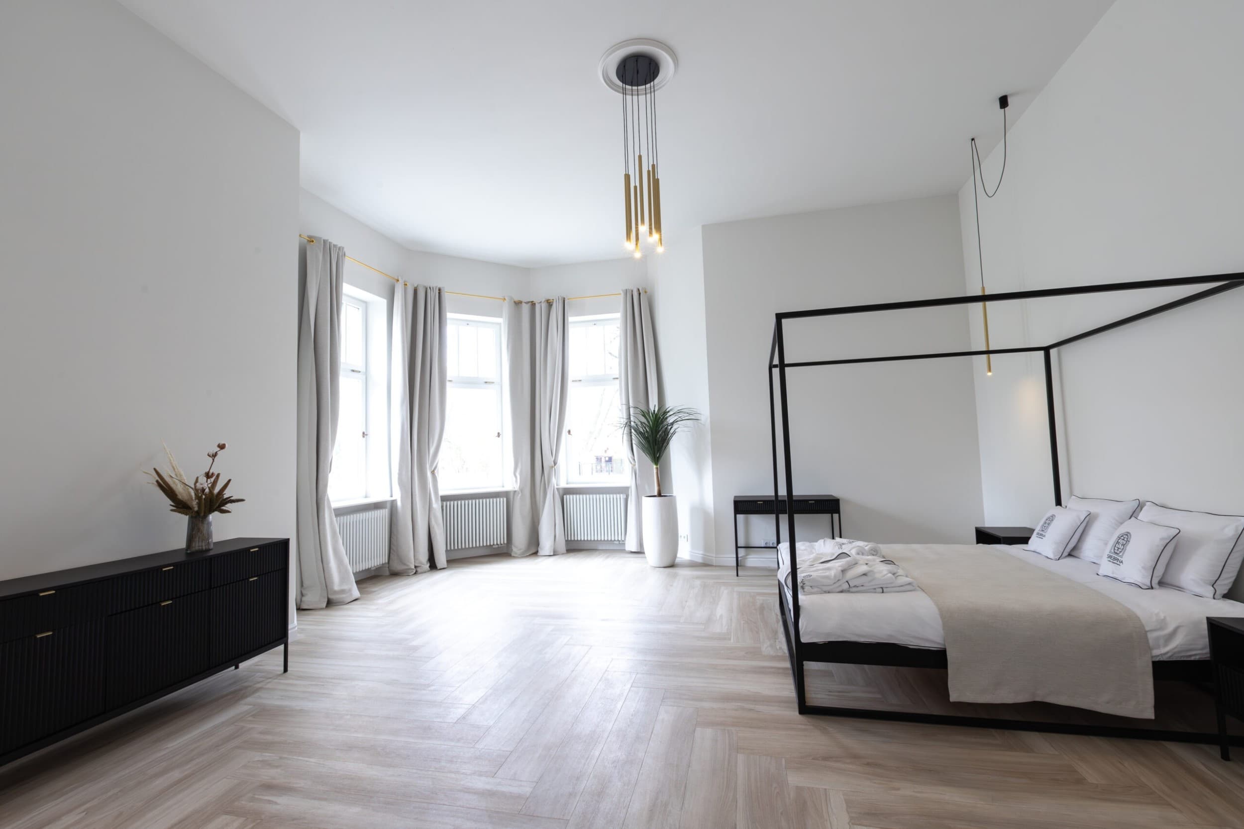 Pobyt w Apartamencie Deluxe (1 Noc, 1-4 Osoby) | Srebrna Luxury Apartments | Łódź