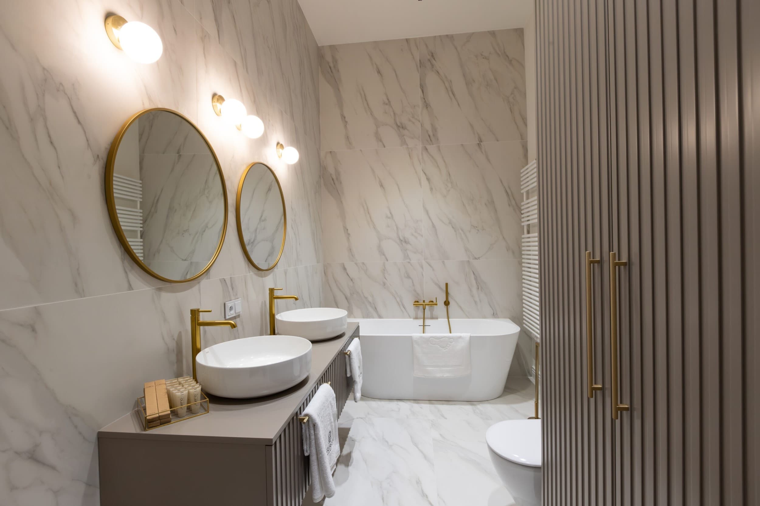 Pobyt w Apartamencie Deluxe (2 Noce, 1-4 Osoby) | Srebrna Luxury Apartments | Łódź