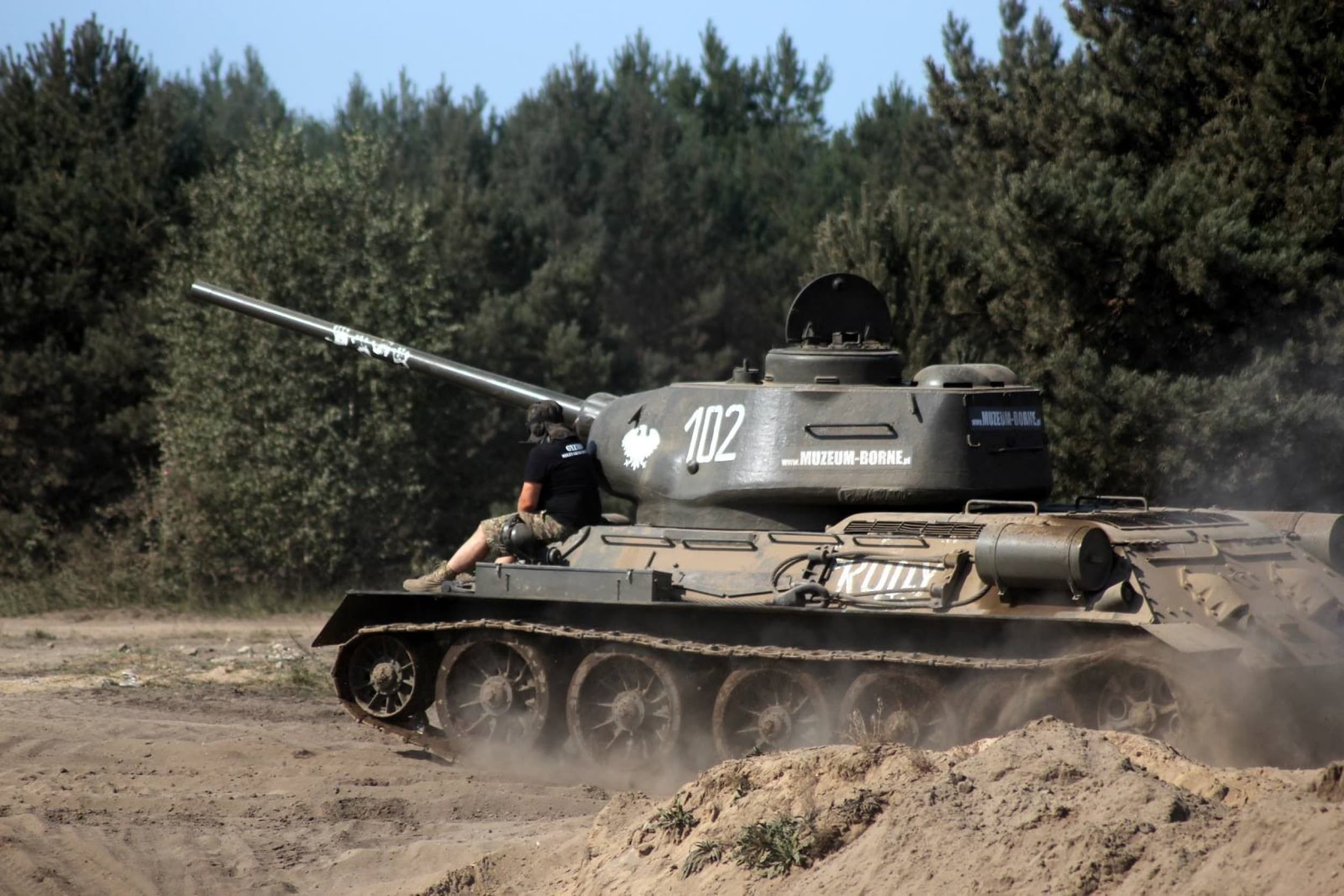 Jazda za Sterami Czołgu T-34 "Rudy 102" | Borne Sulinowo | Wyjątkowy Prezent