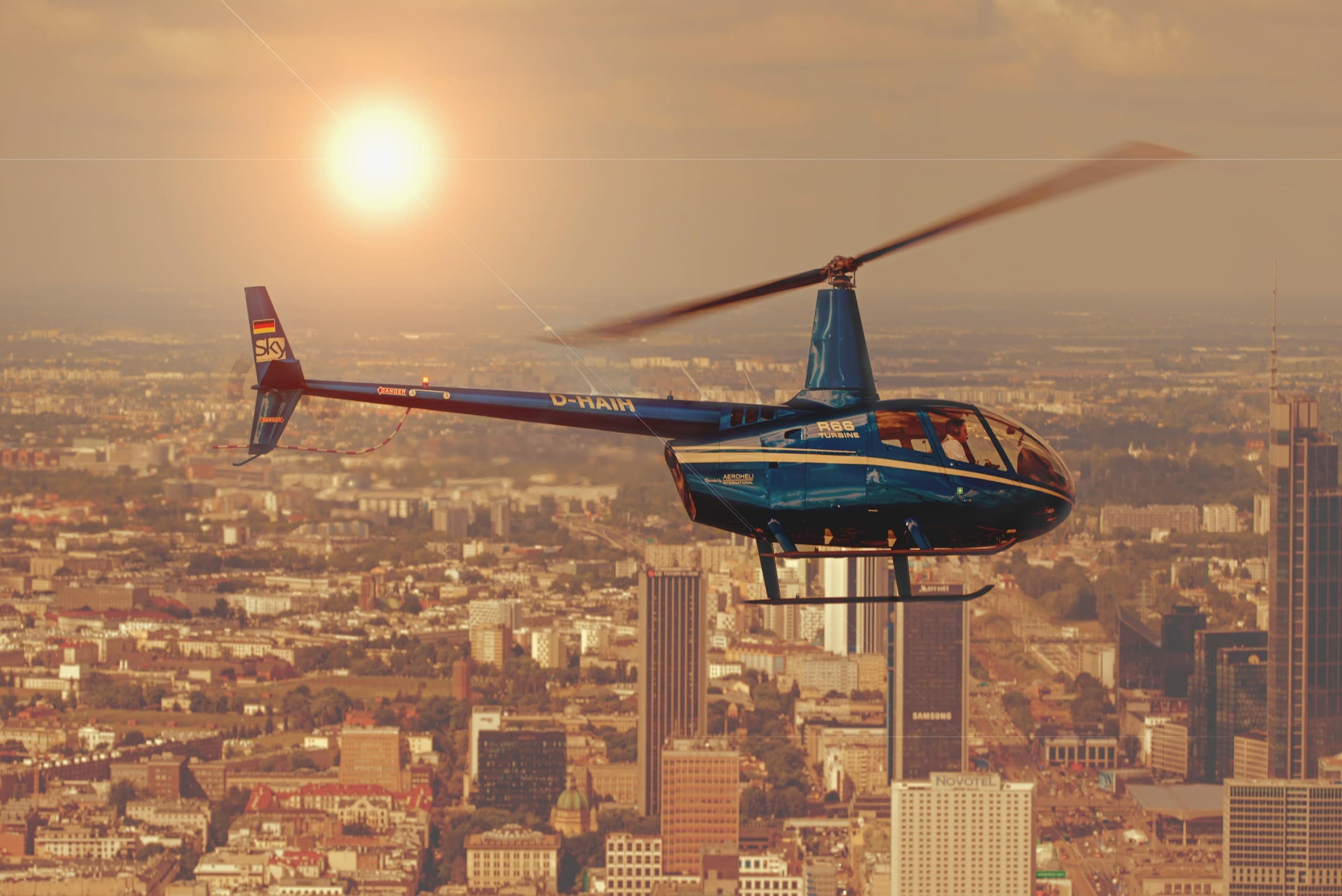Romantyczny Lot Helikopterem dla Dwojga (30 minut) | Warszawa | Wyjątkowy Prezent
