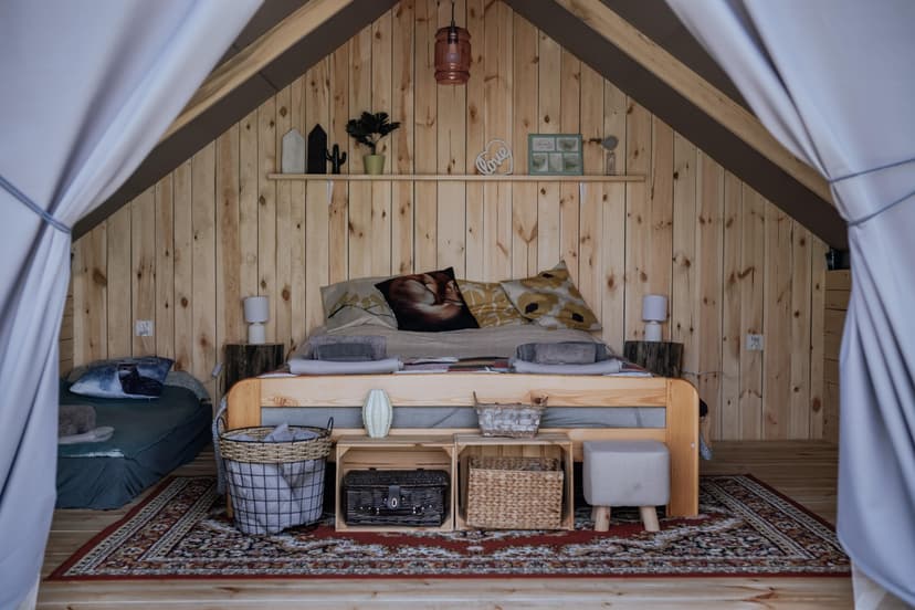 Urokliwy Pobyt w Szałasie (2 Noce, 2 Osoby) | Siedlisko Raz Się Żyje | Adamów