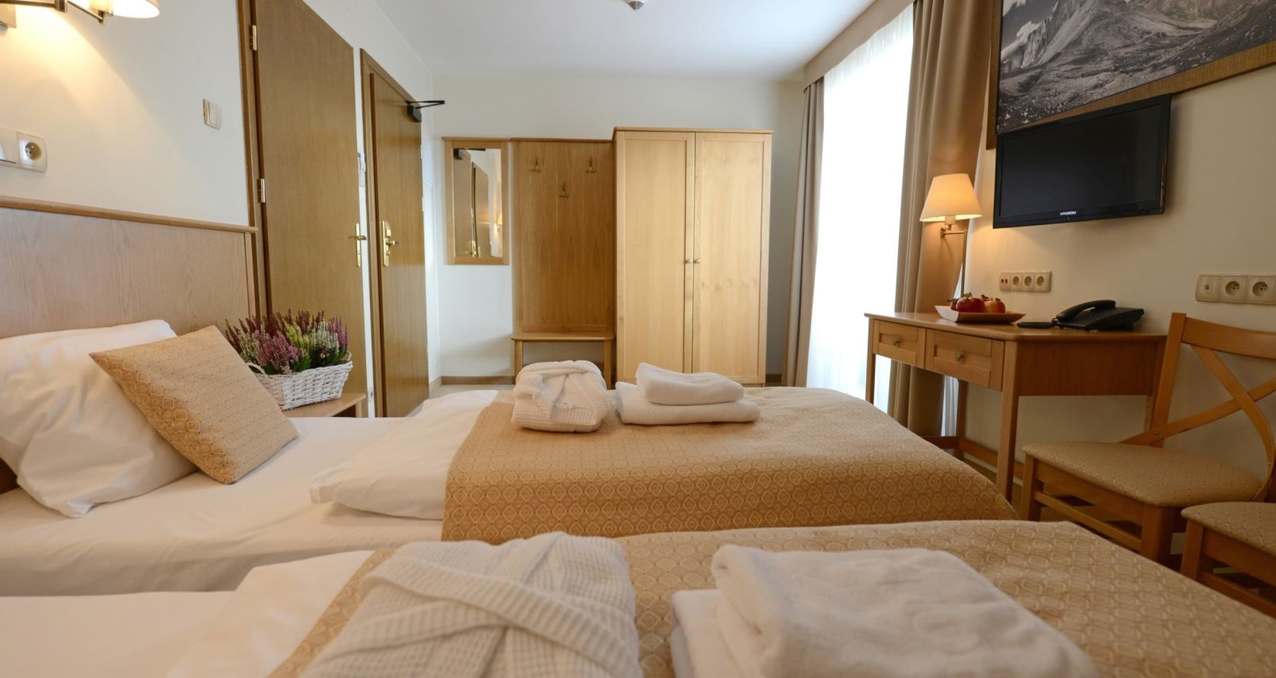 Zachwycający Pobyt (2 Noce, 2 Osoby) | Hotel Alpejski | Polanica-Zdrój | Wyjątkowy Prezent