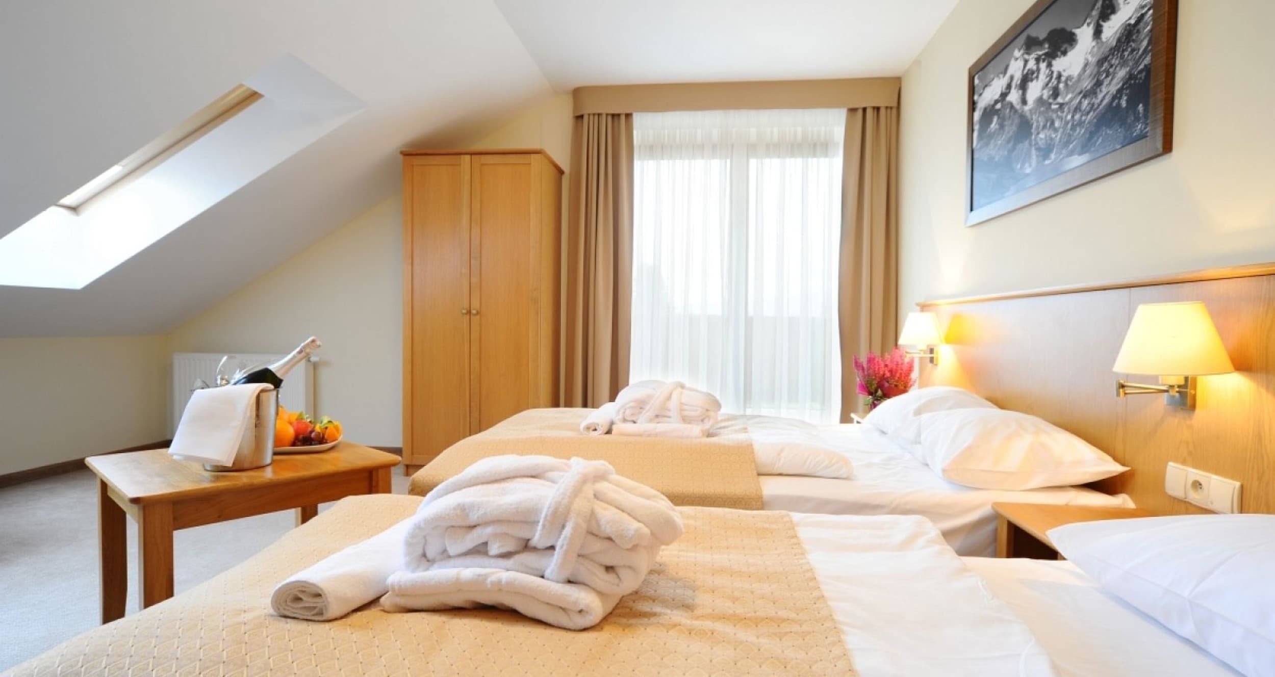 Romantyczny Pobyt (2 Noce, 2 Osoby) | Hotel Alpejski | Polanica-Zdrój