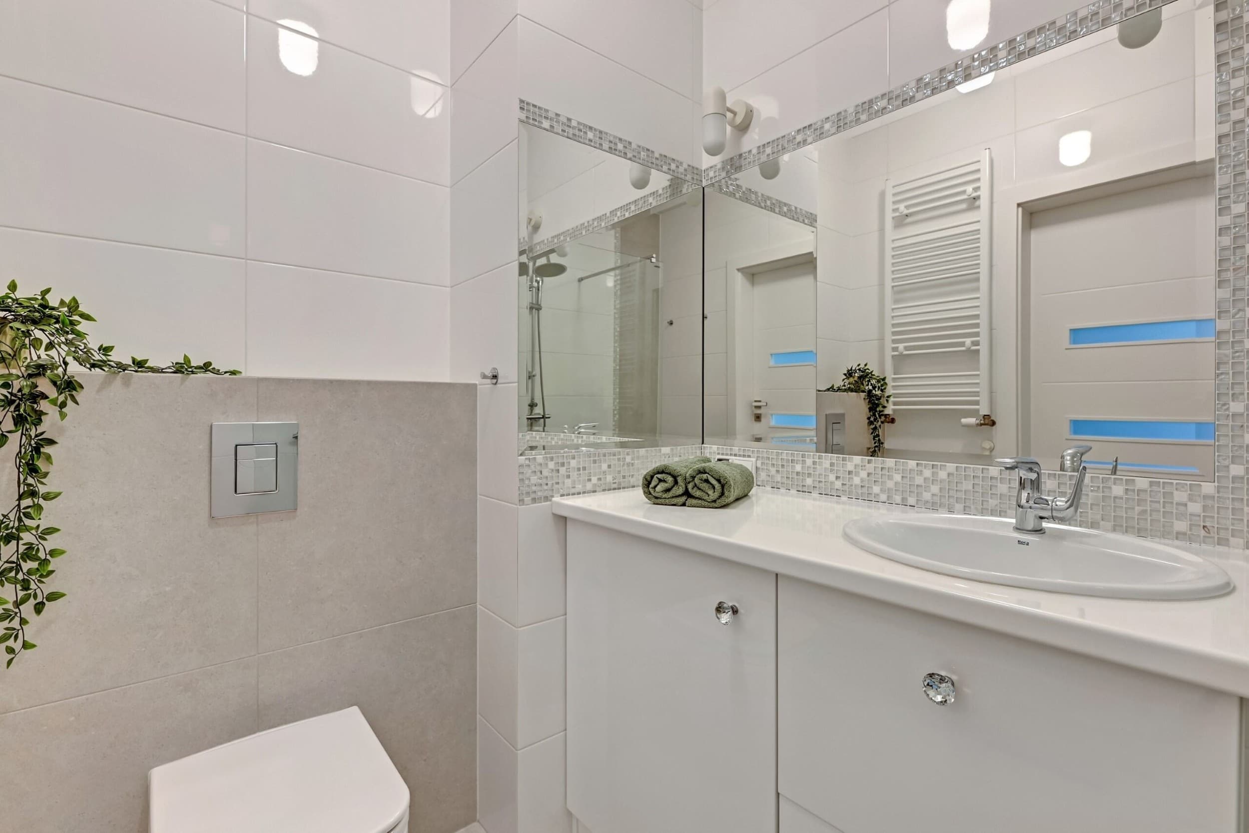Pobyt w Apartamencie (2 Noce, 1-4 Osoby) | Flatbook Apartments | Gdańsk