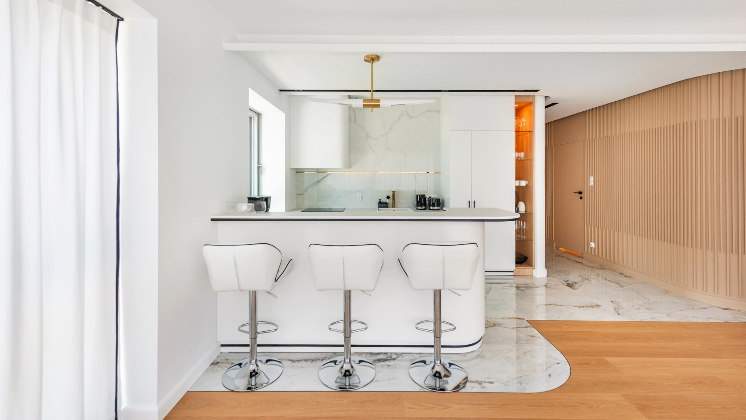 Pobyt w Luksusowym Apartamencie Yacht Park (2 Noce, 1-4 Osoby) | Flatbook Apartments | Gdynia | Wyjątkowy Prezent