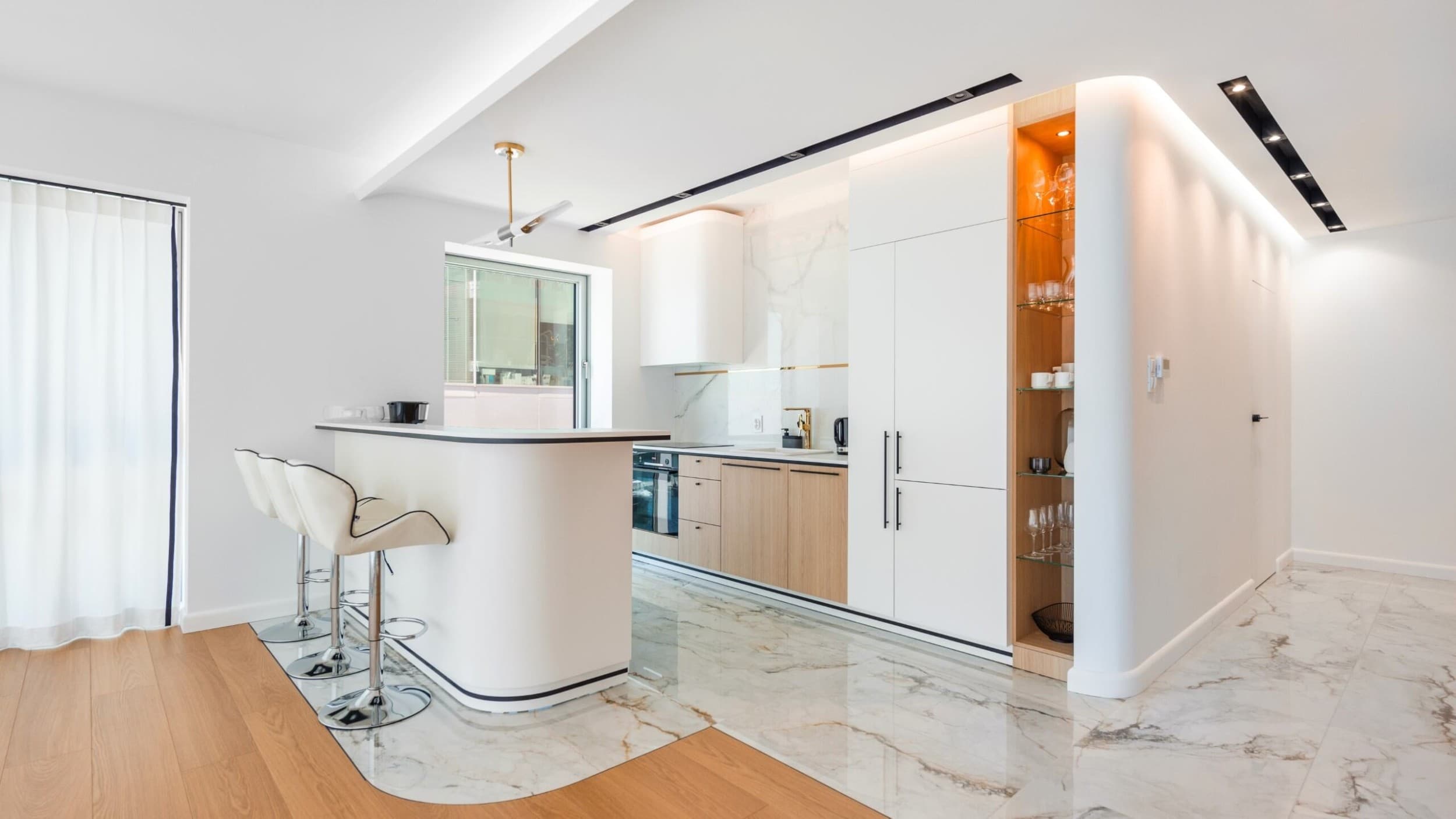 Pobyt w Luksusowym Apartamencie Yacht Park (2 Noce, 1-4 Osoby) | Flatbook Apartments | Gdynia | Wyjątkowy Prezent