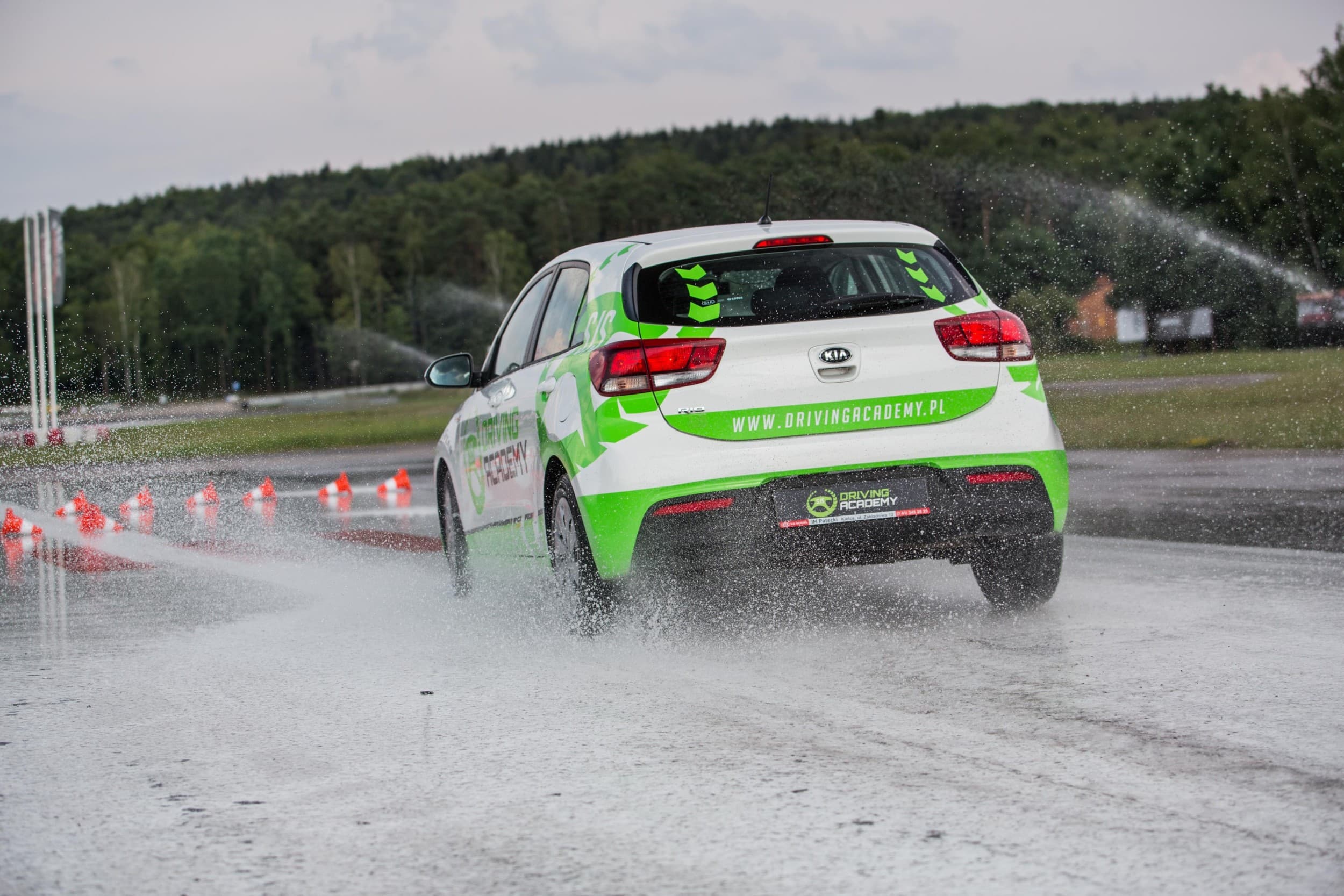 Szkolenie z Doskonalenia Bezpiecznej Jazdy z Noclegiem dla Dwojga | Kielce