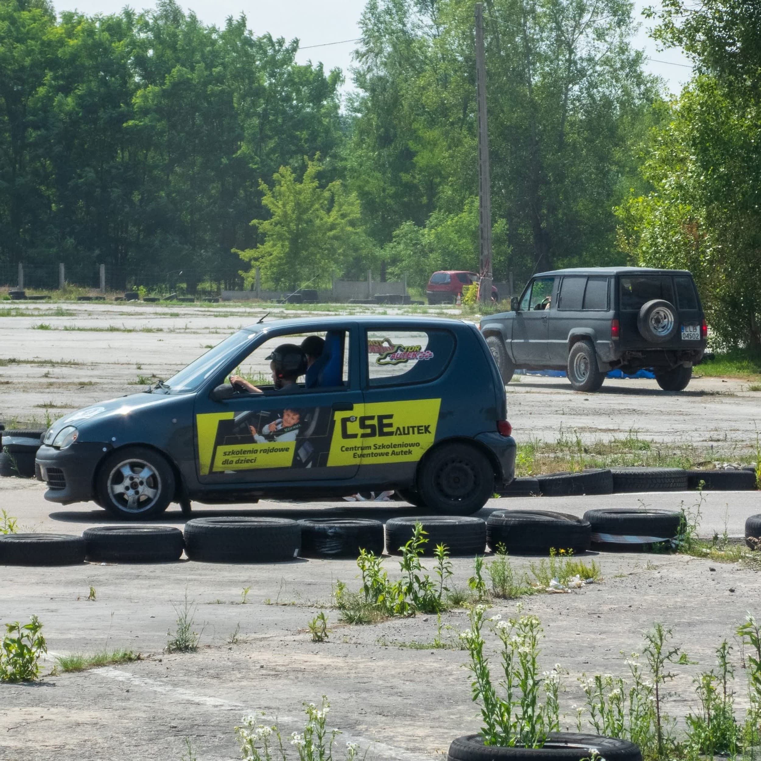 Jazda Samochodem Rajdowym po Torze dla Dziecka (60 minut) | Legionowo (okolice) | Wyjątkowy Prezent