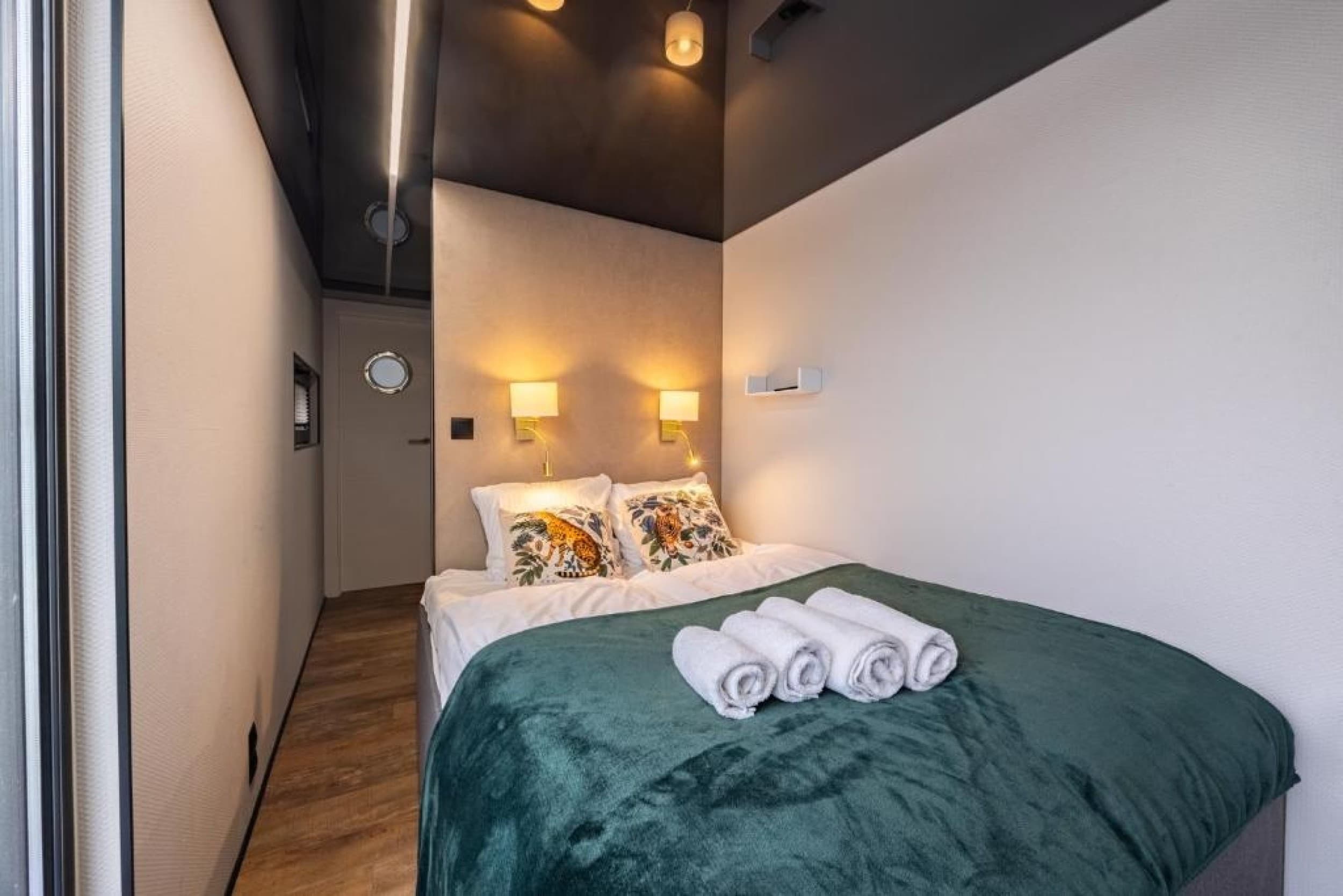 Pobyt w Domku na Wodzie (2 Noce, 1-6 Osób) | Energy Apartments | Szczecin | Wyjątkowy Prezent