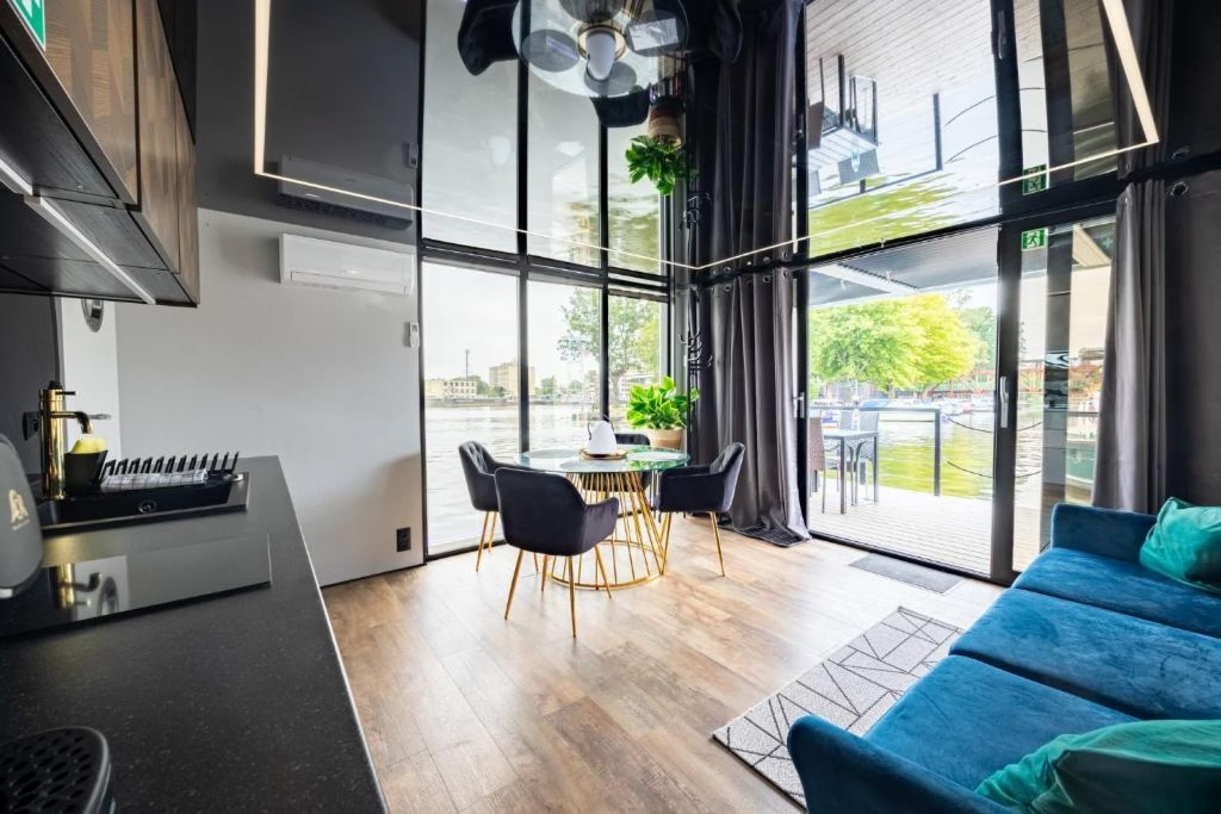 Pobyt w Domku na Wodzie (2 Noce, 1-6 Osób) | Energy Apartments | Szczecin | Wyjątkowy Prezent