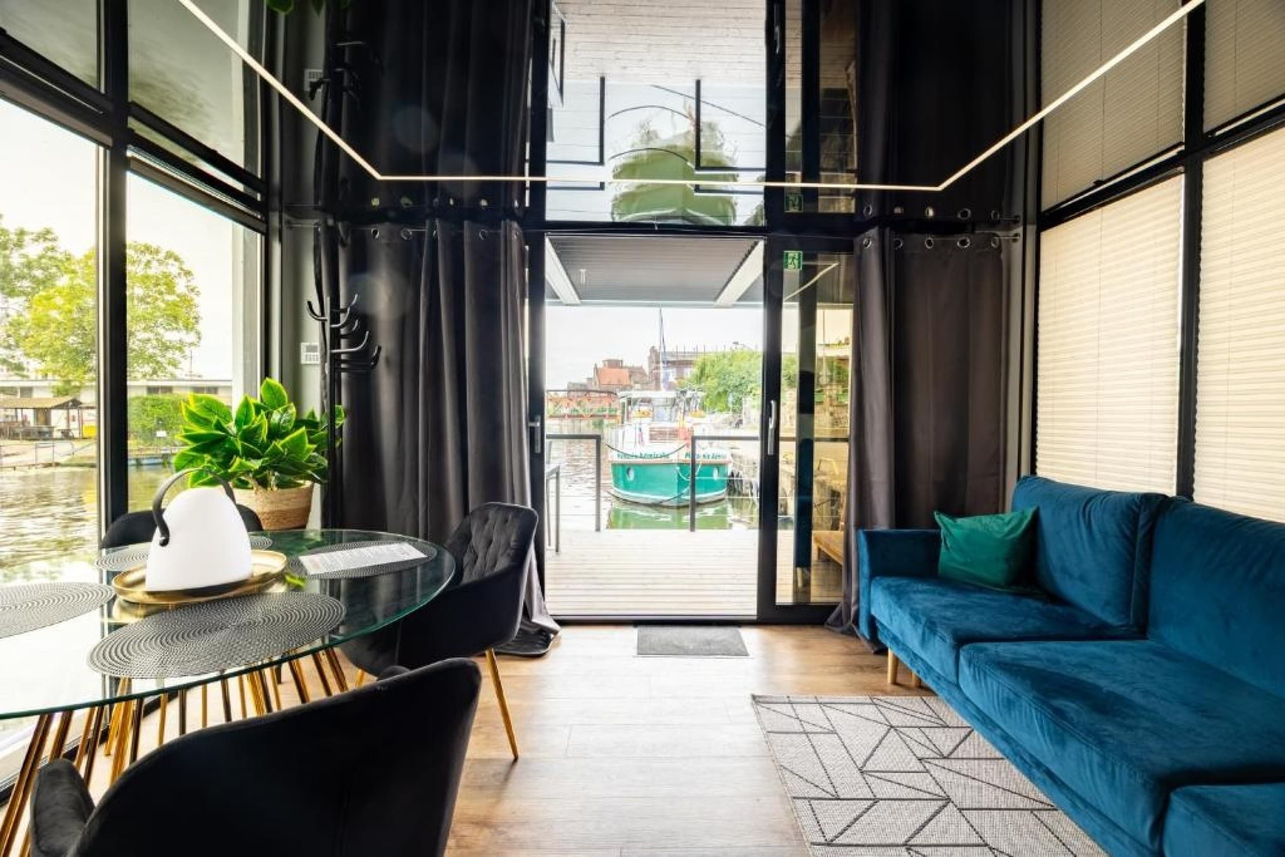 Pobyt w Domku na Wodzie (3 Noce, 1-6 Osób) | Energy Apartments | Szczecin | Wyjątkowy Prezent