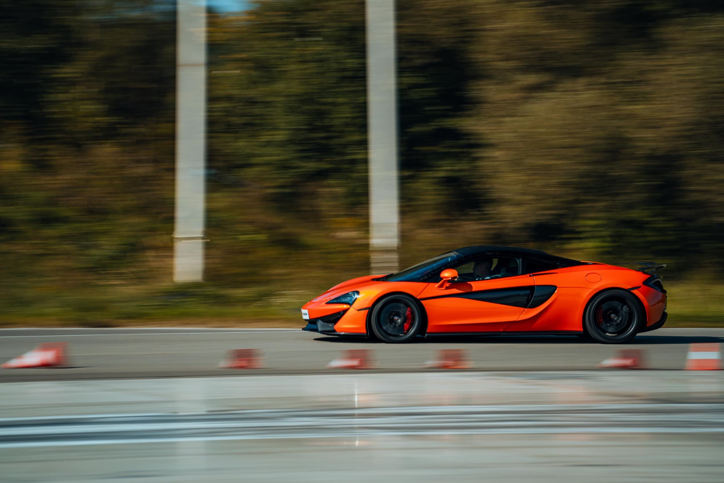 Pojedynek McLaren 570s Coupé vs. Ferrari California T | 2 okrążenia | Kraków
