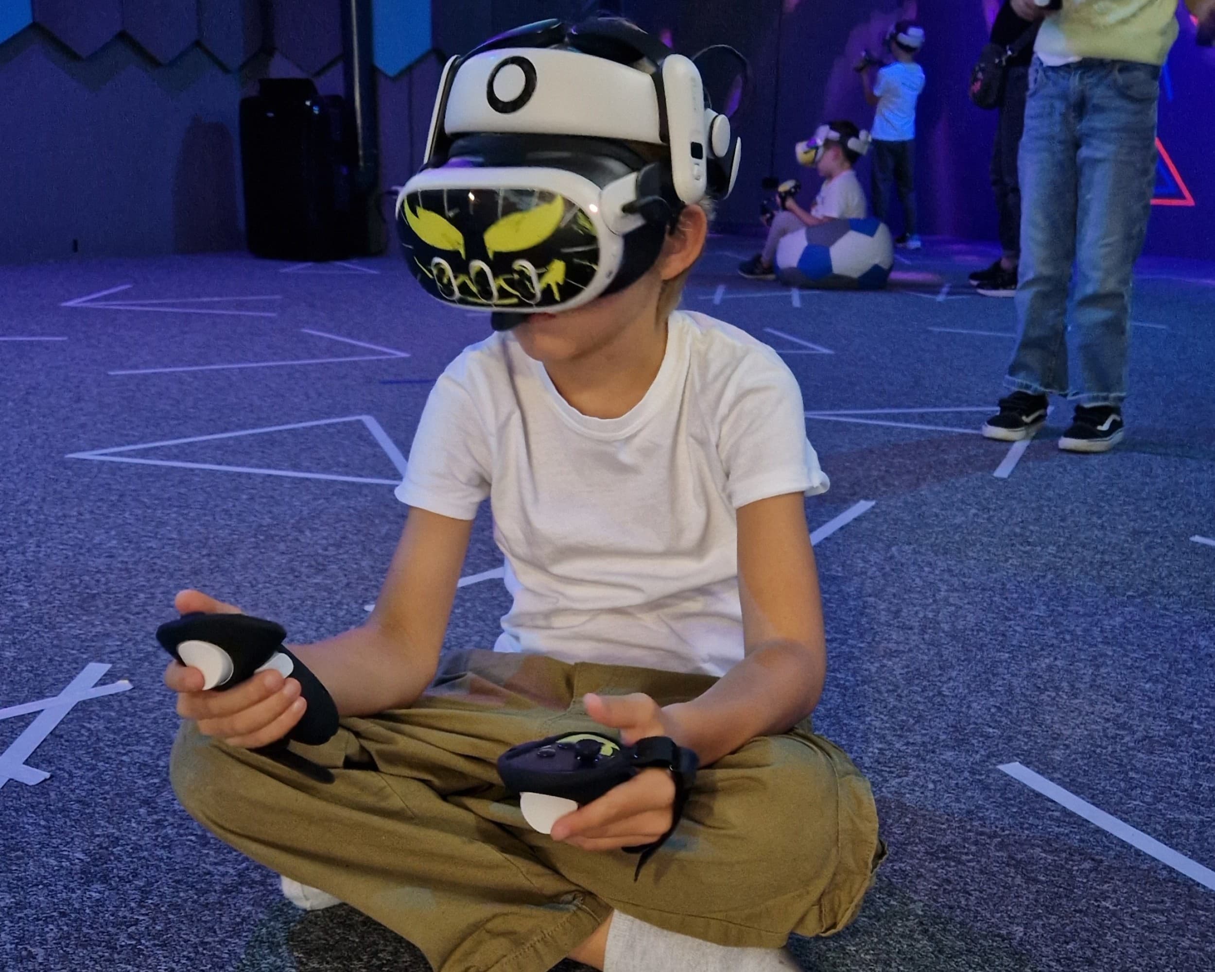 Przygoda w Wirtualnym Świecie dla Dwojga - VR Quest 3 | Warszawa  | Wyjątkowy Prezent