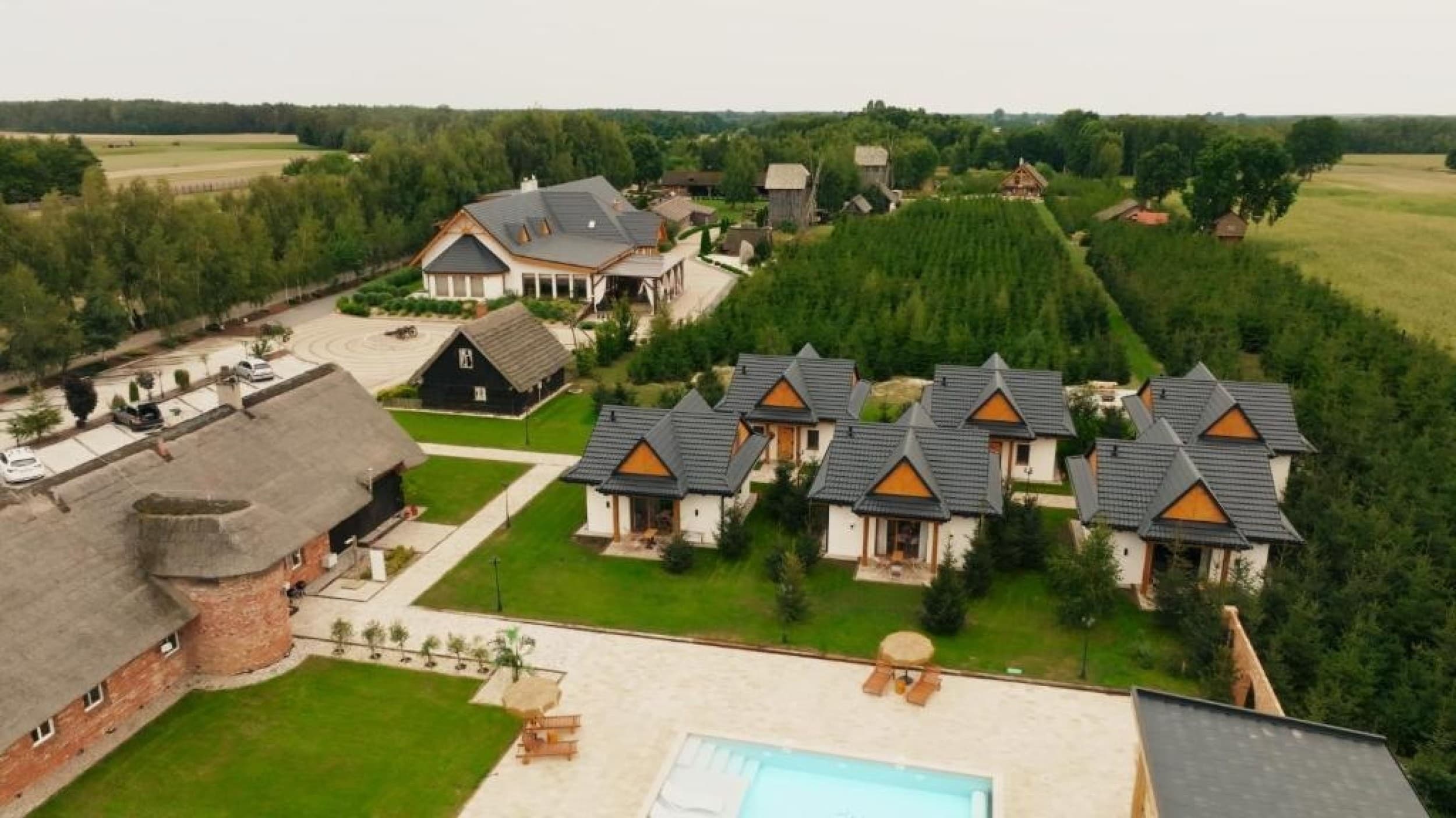 Pobyt w Domku na Drzewie (1 Noc, 2 Osoby) | Skansen Bicz Family & SPA | Bicz | Wyjątkowy Prezent