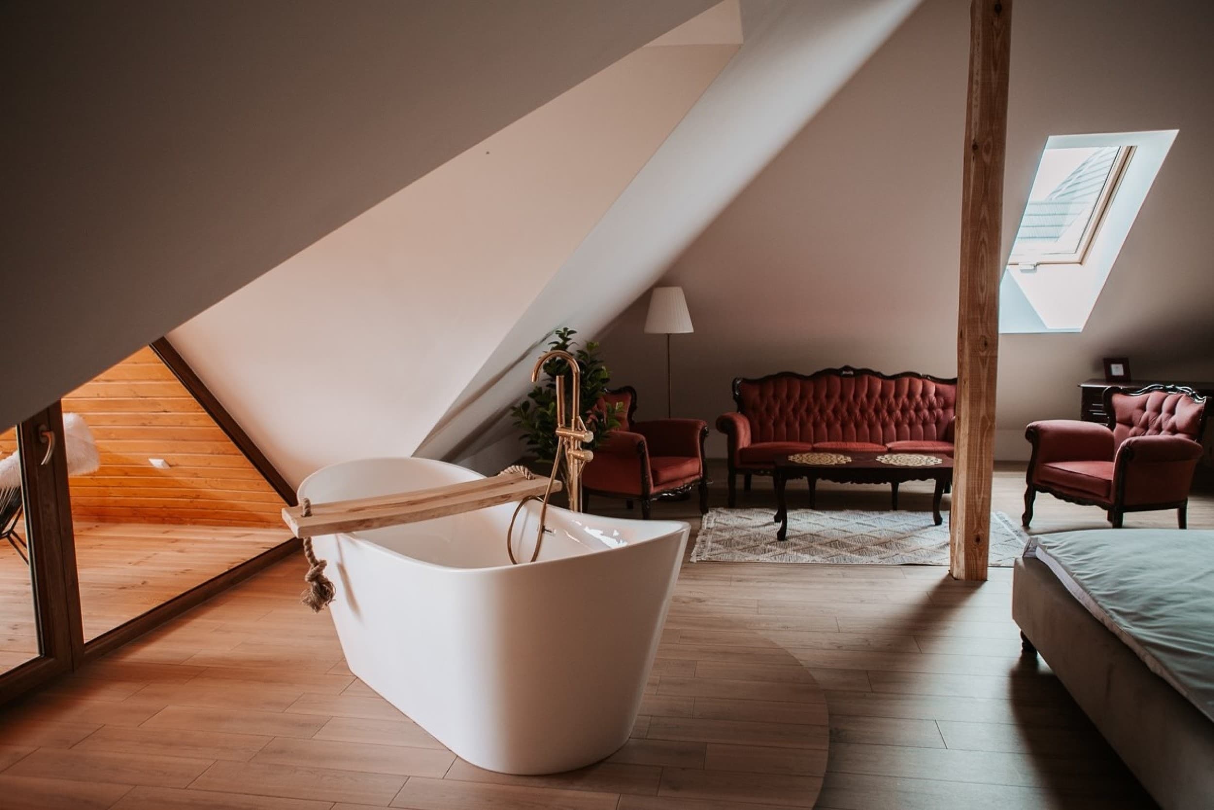 Romantyczny Pobyt w Apartamencie (1 Noc, 2 Osoby) | Skansen Bicz Family & SPA | Bicz | Wyjątkowy Prezent