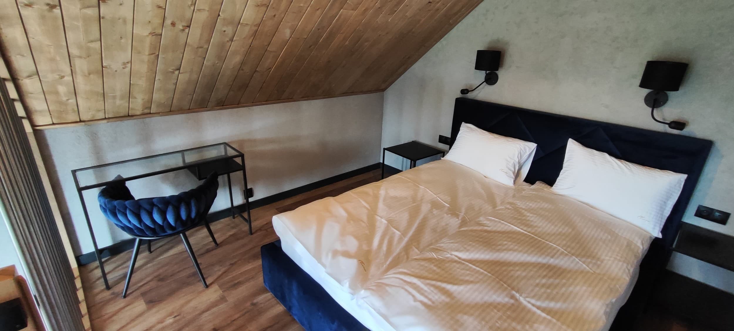 Odprężający Pobyt w Domku z Jacuzzi (1 Noc, 2 Osoby) | Loft Point | Pustelnik | Wyjątkowy Prezent