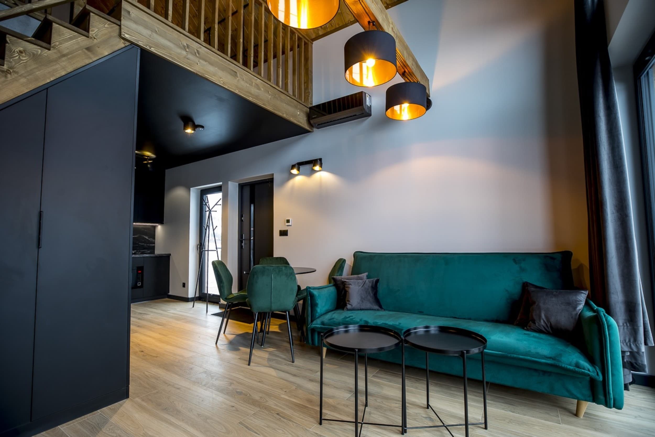 Odprężający Pobyt w Domku z Jacuzzi (1 Noc, 2 Osoby) | Loft Point | Pustelnik | Wyjątkowy Prezent